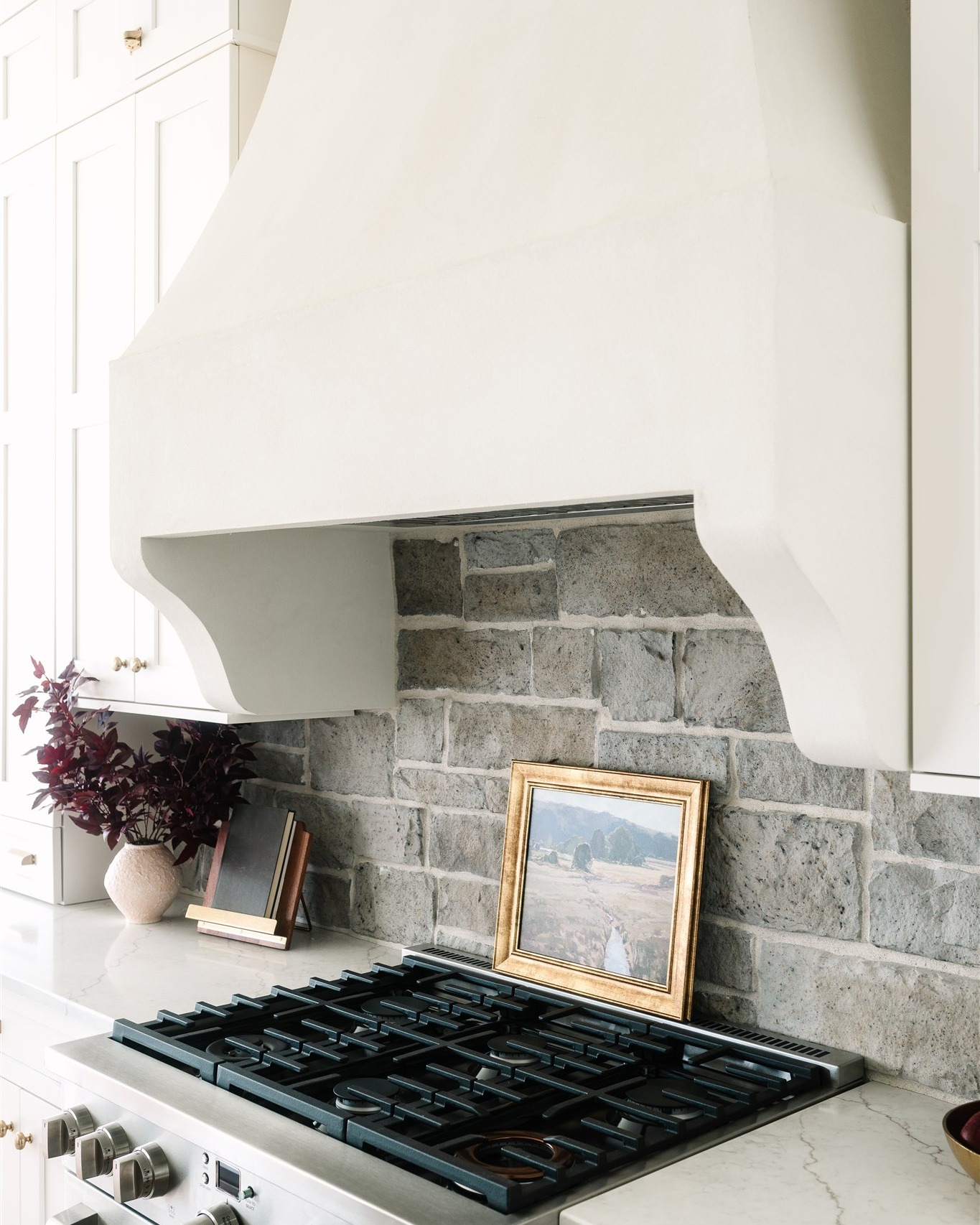 Can we talk about this stone?
The texture and contrast it brings truly transform this kitchen.
#dynastyhomes #customhomebuilder #iowahomes #desmoines #luxuryhomes #homeinspo #dreamhome