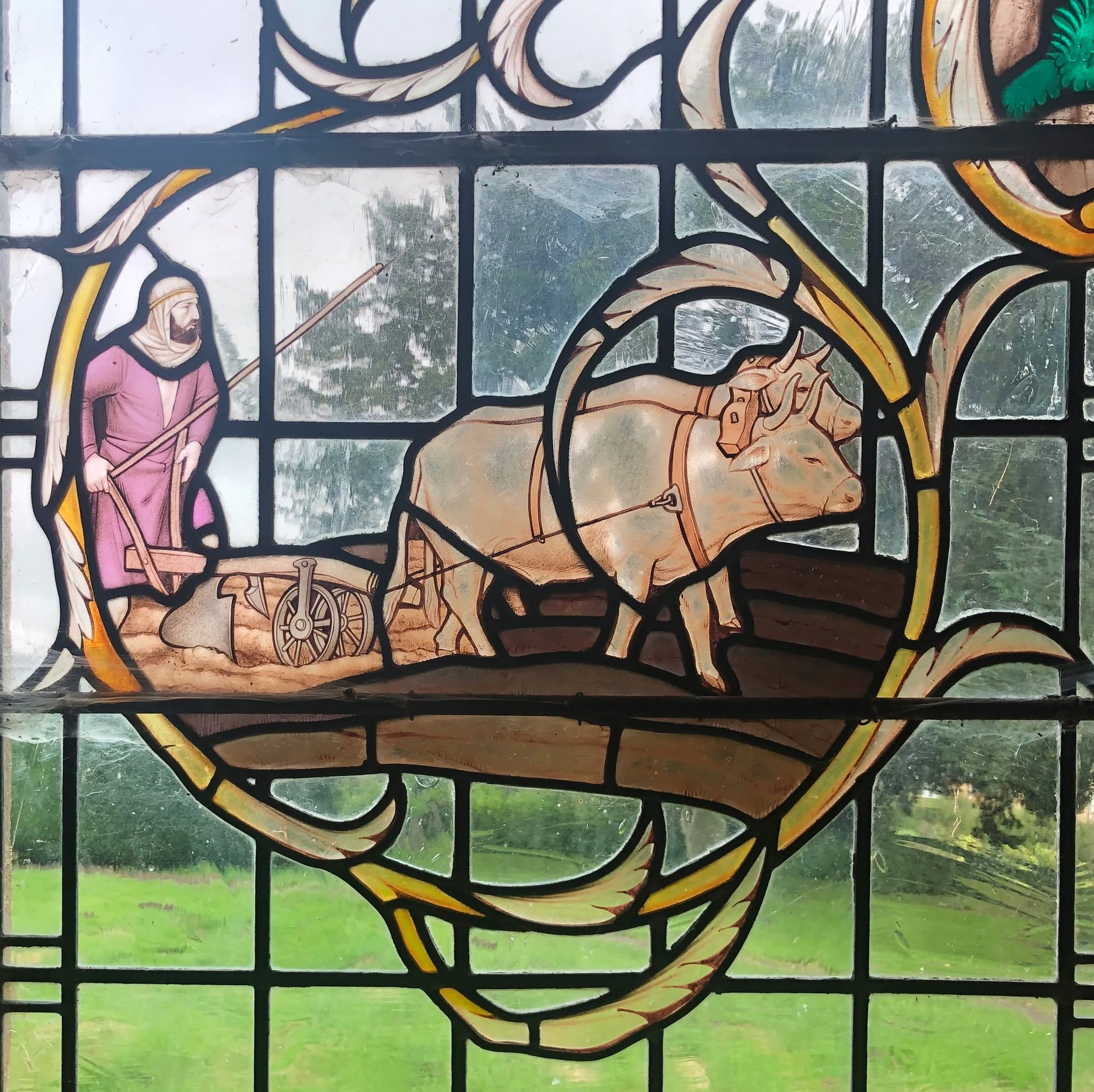 This very smart horse-drawn plough is busily working in Ebrington Church in the north Cotswolds. Unusual to see farming depicted in stained glass, isn't it?
#offbeatcotswolds #bluebadgeguide #bluebadgeguides
#britainsbestguides #Cotswolds #thecotswolds
#inthecotswolds #cotswoldcountry #Cotswolds_Culture #lovethecotswolds
#discoverthecotswolds #visitthecotswolds #discovercotswolds #cotswoldslife #cotswoldlife #thecotswolds
#your_cotswolds
#cotswolds #thecotswolds #cotswoldvillage #visitengland #englishvillage
#englishcountryside
#explore_britain_ #traveling_uk
#photosofengland #instabritain #europetravel