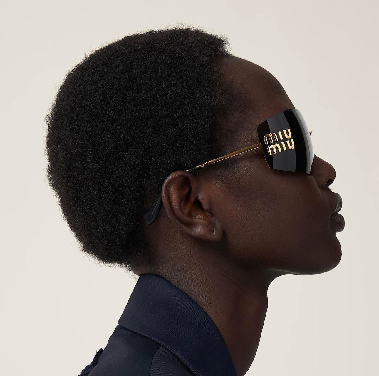 Ultra-light frame with free wraparound lenses and Miu Miu logo.
Pic via @miumiu
.
.
.
#miumiu #miumiueyewear #miumiusunglasses #zeissvisioncenter #miumiueyeglasses #occhialimiumiu #luxuryglasses #madeinitaly #occhialidavista #occhialivista #occhialimilano #occhialidasole #otticabardellimilano #otticabardelli #zeissvisionstore #zeissvisionstoremilano #occhialidasoledonna #occhialiuomo #occhialidasole😎 #occhialisole #occhialimoda #occhialidasoleuomo #occhialidonna #otticomilano #otticamilano #occhialimilano #occhialidimoda #milano #eyeweartrends #eyewearfashion