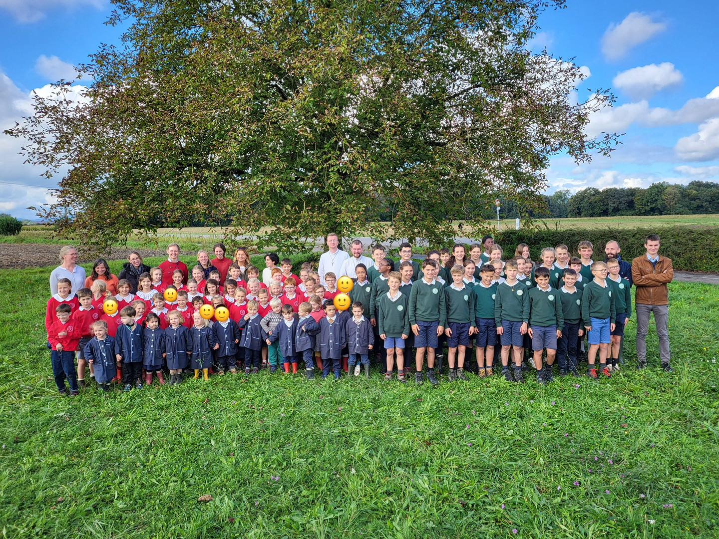 Pour bien démarrer l'année et nous mettre en route vers le Ciel, le cours Herrade avec le collège Louis et Zélie Martin @college_lzmartin, ainsi que l'école sainte Odile de Colmar a organisé son traditionnel pélerinage de rentrée à Notre Dame de Neunkirch. Merci messieurs les abbés d'avoir été auprès de nous pour cette journée! Nous n'avons pas manqué de rendre grâces pour les bienfaits déjàs reçus, de prier les uns pour les autres et de demander de nouvelles bénédictions pour l'année à venir! Notre Dame de Neunkirch, priez pour nous!