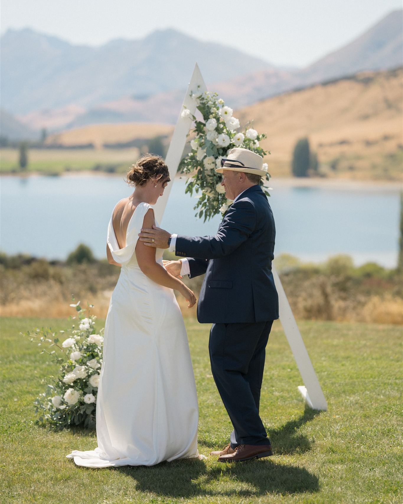 The kind of day where every detail says “this is us,” with the bay as our quiet witness.
📸 @micimageweddings