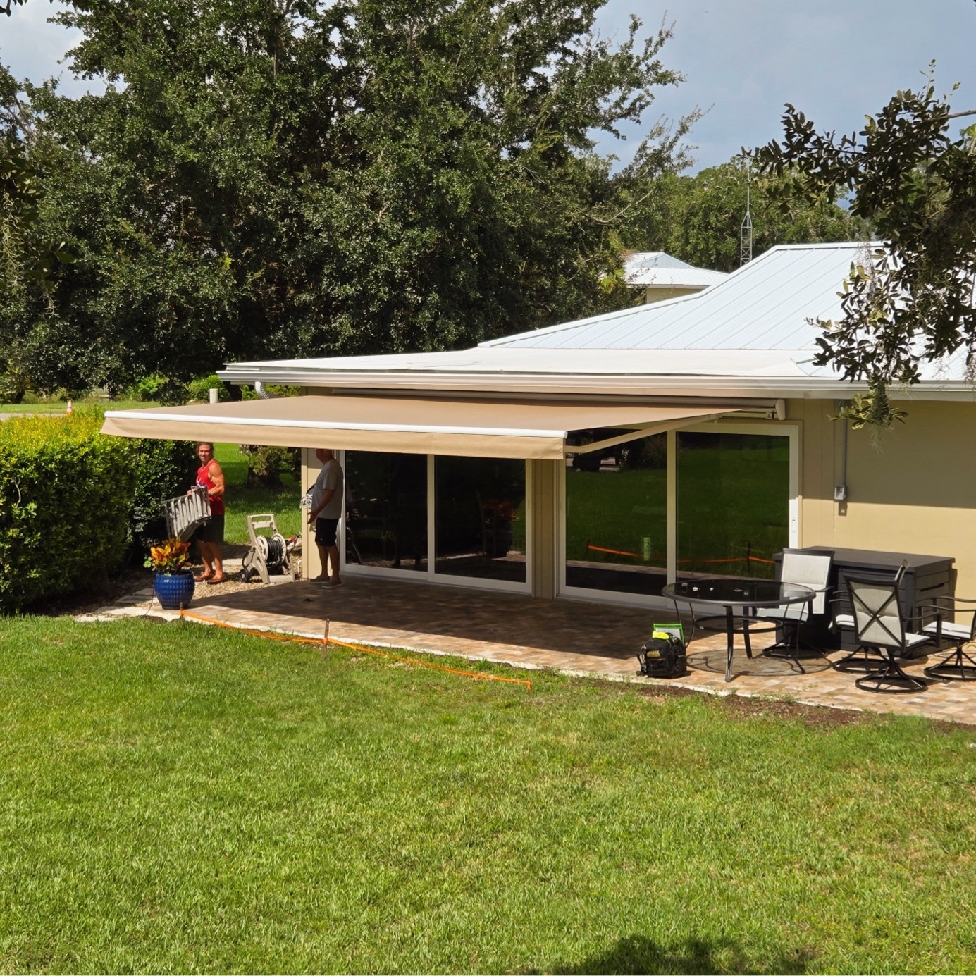 Floridaโs fall still too sunny? ๐
Find shade under your awningโ
#walldecor #shadesolution #PatioVibes #patiomakeover #awning