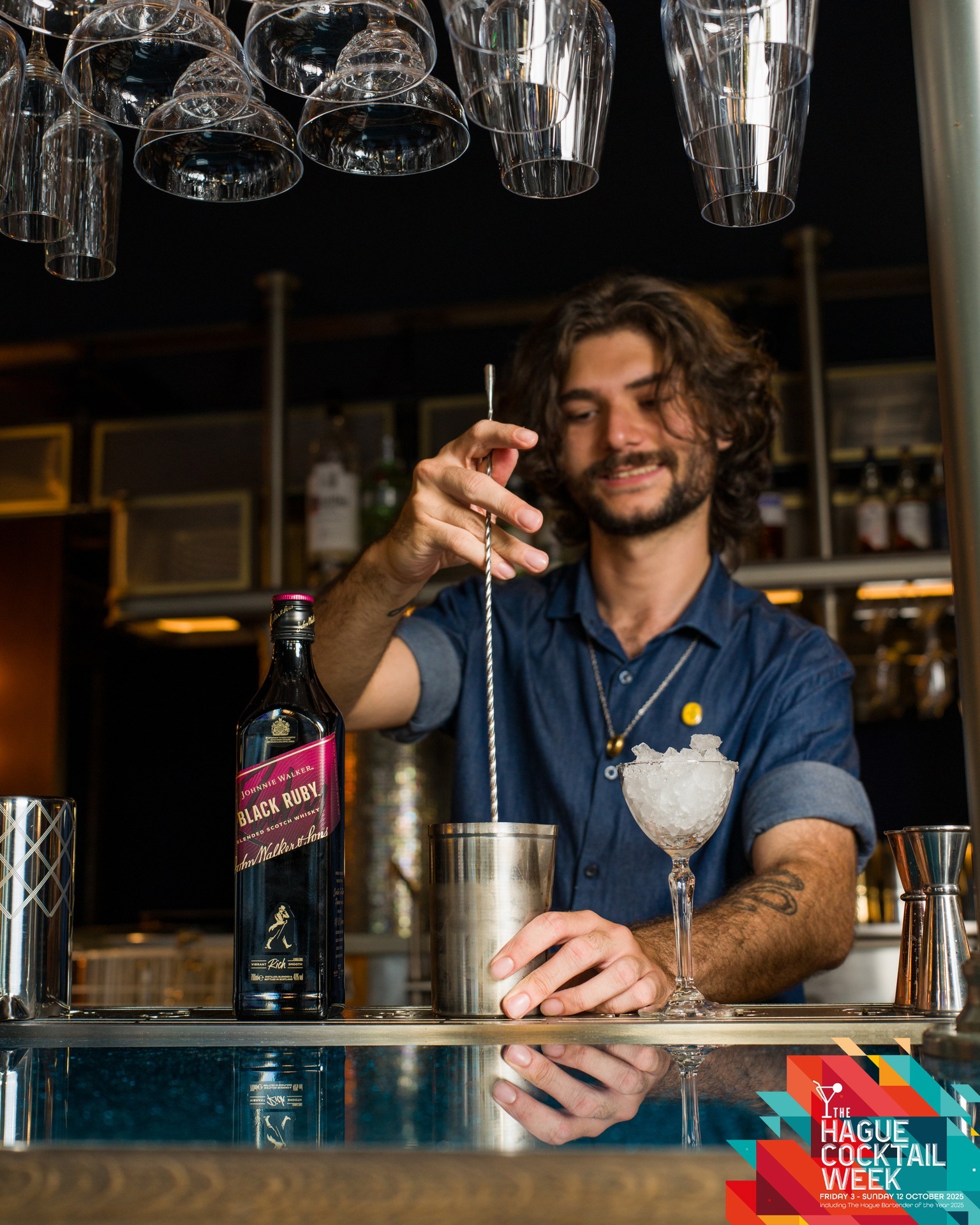 Want to enjoy a cocktail today that's not just fine, but ultrafine? Then you need to head on over to @ultramarijn.thehague this evening to enjoy their Cocktail Week creation.
Showcasing their rather delicious cocktail using @johnniewalker Black Ruby, it's both a treat to the eyes and to the senses. A fantastic option for a midweek beverage 🙃
📸 @honkingelephant
#cocktails #cheers #proost #cocktailweek #thehague #denhaag