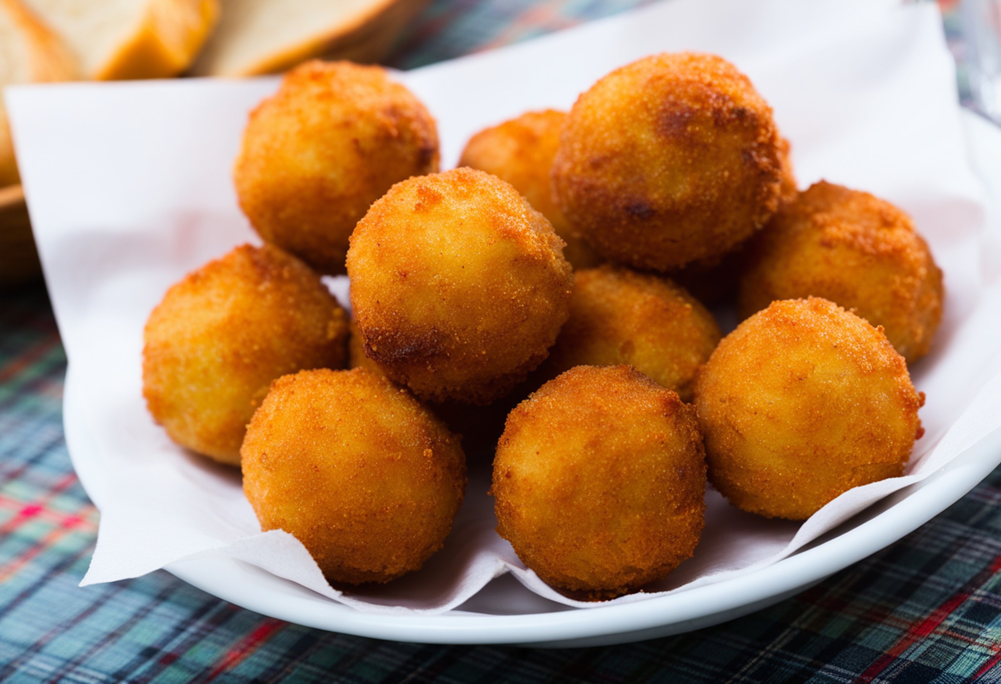 ✨ Hoje no blog: Sonhos de Peixe 🐟💫
Uma receita prática, deliciosa e perfeita para aproveitar sobras de peixe! Fofinhos por dentro, crocantes por fora… impossível resistir 😍.
👉 Descobre já no blog diadiacomariazita.pt e experimenta em casa – todos vão adorar!
#SonhosDePeixe #ReceitasDePeixe #AproveitarSobras #DiadiaComMariazita #ReceitasSimples #FoodLovers #ReceitasCaseiras #cozinhacomamor