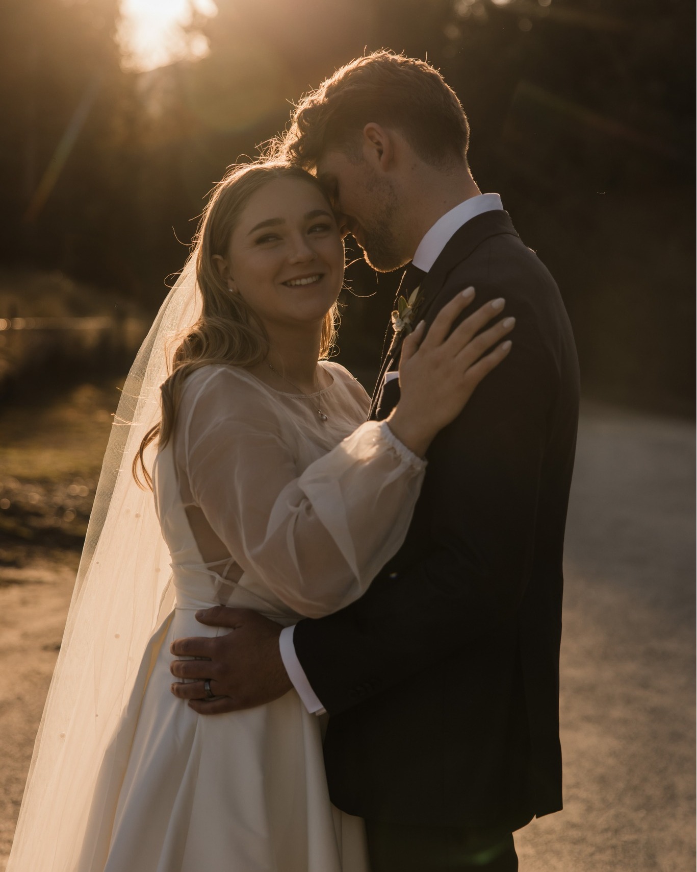 Air, land, and every moment in between. Together forever.
@thegoodweddingcompany