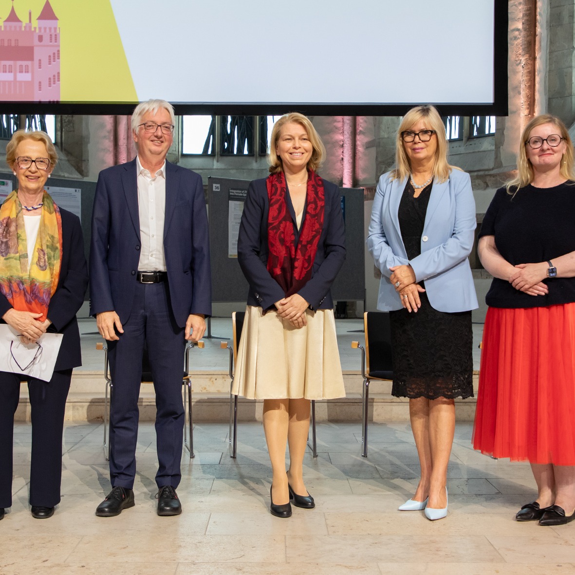 The 11th Congress of the International Society of Sex and Gender Medicine (IGM) took place in Magdeburg from September 18 to 19, 2025. The event brought together leading experts from research and clinical practice. Approximately 200 participants engaged in keynote lectures and poster sessions.
Congress President Prof. Dr. Ute Seeland emphasized, "The IGM Congress offers a unique opportunity to integrate sex- and gender-sensitive research and develop concrete strategies for applying knowledge to daily patient care." ✨
The program highlighted sex and gender differences in disease development and treatment response across disciplines, providing a vital platform for advancing inclusive medicine and underscoring Magdeburg’s role as a hub for innovation in this field.
The Dean of the Faculty of Medicine, the Lord Mayor of Magdeburg, the State Secretary of the Minister for Labor, Social Affairs, Health, and Equality of Saxony-Anhalt, and the Rector of Otto-von-Guericke University welcomed our international guests.
We thank all the speakers and participants who helped shape the future of gender- and sex-specific medicine — from lab to life! 🎯