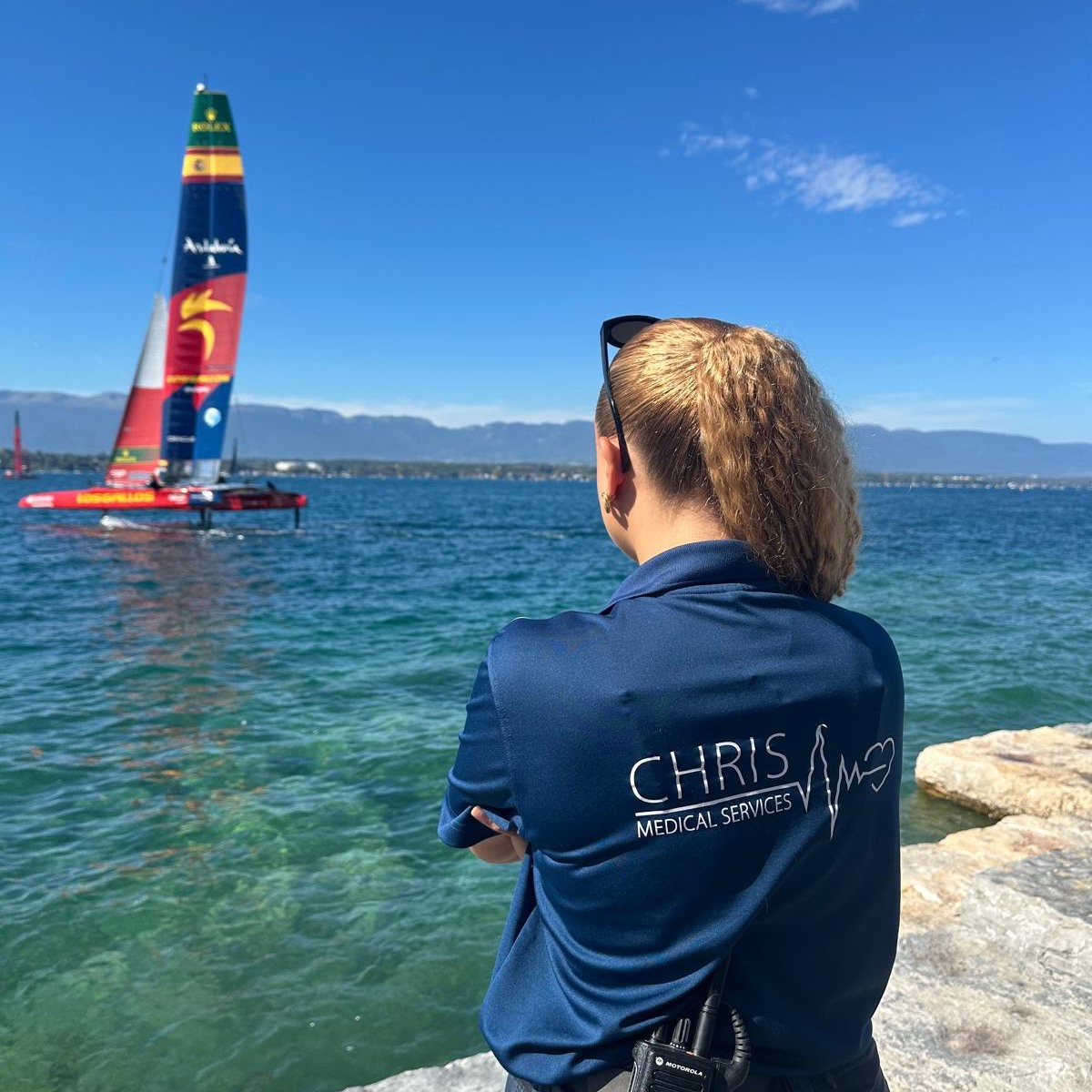 🌊 SailGP – Première édition à Genève ! ⛵
Les 20 et 21 septembre derniers, le SailGP a fait escale pour la première fois sur le lac Léman. Un week-end d’exception, rythmé par la vitesse, la précision et l’excellence des catamarans F50.
🚑 Chris Medical Services est fière d’avoir assuré le dispositif médico-sanitaire complet de l’événement, couvrant le plan d’eau et les zones spectateurs.
👏 Merci aux organisateurs du SailGP, à nos partenaires et à toutes les équipes mobilisées pour leur confiance et leur professionnalisme.
#SailGP #Genève #ChrisMedicalServices #PremiersSecours #SécuritéSanitaire #MédecineDuSport #ÉvénementSportif #Engagement #Teamwork #postedesecours #catamaran #firstaid #medicalisation