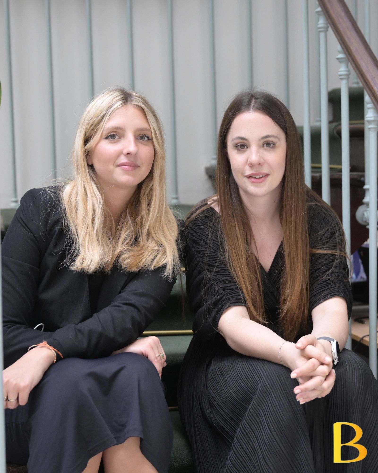 Aujourd’hui, nous mettons à l’honneur Manon et Maeva, deux piliers de notre équipe ✨
Manon : Chef de projet 💡
Toujours organisée et proactive, elle orchestre chaque événement avec précision pour garantir des expériences mémorables à nos clients.
Maëva : Assistante chargée de communication et commerciale 📣
Elle assure la coordination et la communication, tout en accompagnant nos clients dans leurs besoins et projets.
Ensemble, elles incarnent rigueur, créativité et esprit d’équipe, et font en sorte que chaque projet soit une réussite 🌟
👏 Merci à elles pour leur implication et leur énergie au quotidien !
#événement #agenceevenementiel #équipes #cohesión #travaille