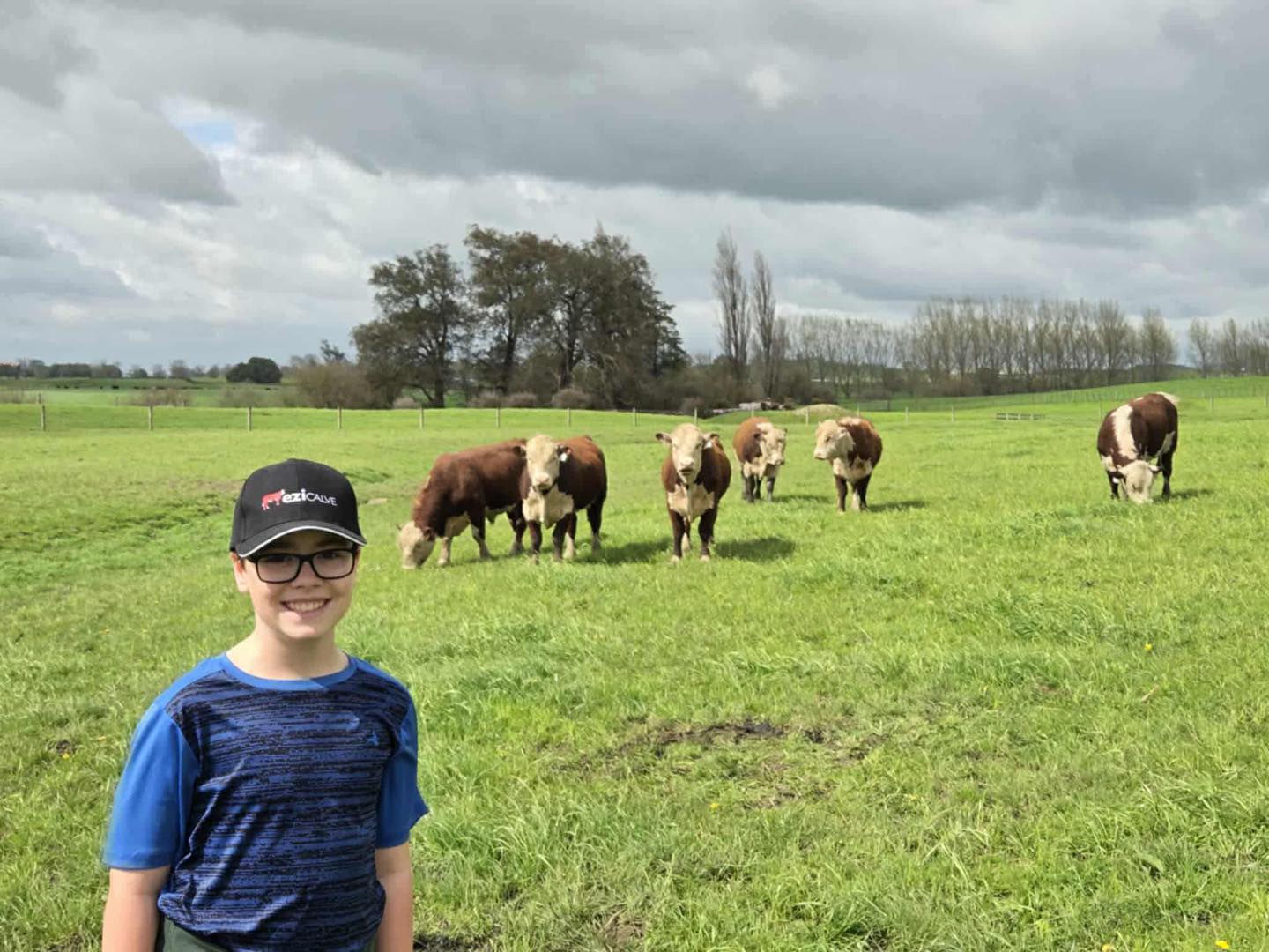 Adam Garrud checking on their 2 year olds shortly after delivery to their Morrinsville dairy farm at Walsh Enterprises.
Confirms they’re looking great!
#DairyBeef #nzherefords #dairybeefcross