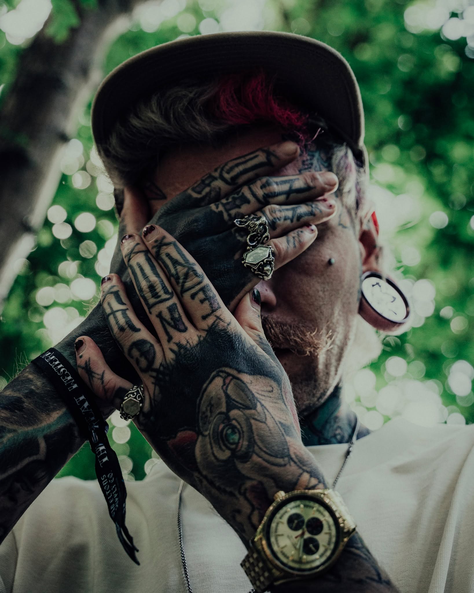 Here are some badass shots from our collaboration with @ohmmydays His style is a perfect match for the Clan. Captured by the talented @mutedvisions_imagery 🔥
__
WORLDWIDE ORDER:
• www.ironclan.co/shop
• ironclanjewelry.etsy.com
__
INDONESIA ORDER:
• tokopedia.com/ironclanchamber
__
#IronclanJewelry #Ironclanrings #IronclanWarlords
#grunge #gothicjewelry #gothicfashion
#Handmadejewelry #skulljewelry #demonology
#mementomori #gothicrings