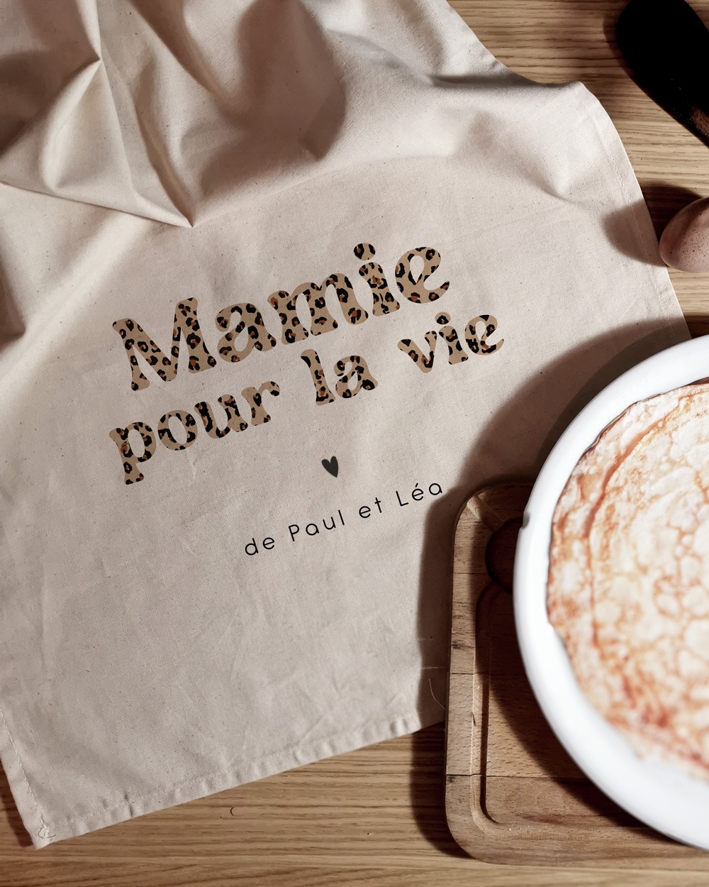 Aujourd’hui, on revient avec l’un de nos thèmes adorés, et le vôtre aussi : le "graou".
Un motif intemporel, chic et un peu sauvage, parfait pour donner du caractère à vos cadeaux. Ajouter un prénom, une initiale, un petit mot, et votre création prend vie en un clin d’œil.
Prête à choisir votre version préférée ?
#luzetnina #cadeaupersonnalise #noel2025 #ideecadeaunoel #imprimeleopard #graou #cadeauunique #conceptstoreenligne #noelapproche #inspirationcadeau #cadeaufemmepersonnalisé #cadeauhommepersonnalisé