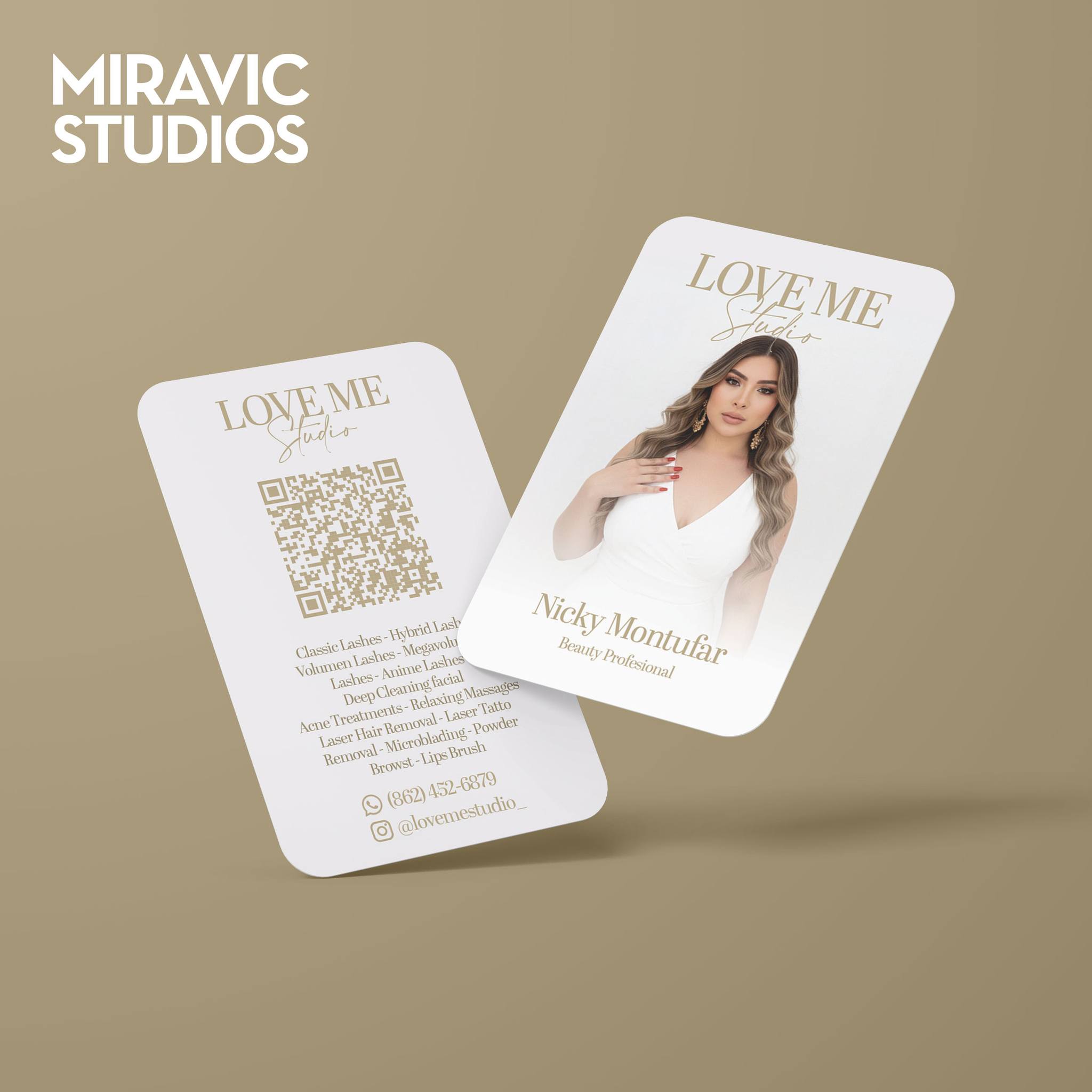 ✨ Detalles que enamoran a primera vista.
Diseñamos estas tarjetas para @lovemestudio_ , transmitiendo elegancia, confianza y profesionalismo en cada elemento.
📇 Business Card personalizada para Nicky, con:
✔️ Fotografía profesional
✔️ Estilo limpio y sofisticado
✔️ Tipografía elegante y moderna
✔️ QR directo para facilitar el contacto
✔️ Paleta de color que representa su marca
Una tarjeta bien diseñada no es solo un contacto, es tu carta de presentación.
En Miravic Studios, lo hacemos con intención.
📌 ¿Tu marca ya tiene una tarjeta que refleje lo que eres?
#LoveMeStudio #BusinessCardDesign #Branding #BeautyProfessional #DiseñoDeTarjetas #ImagenProfesional #MiravicStudios #GraphicDesign #BeautyBranding