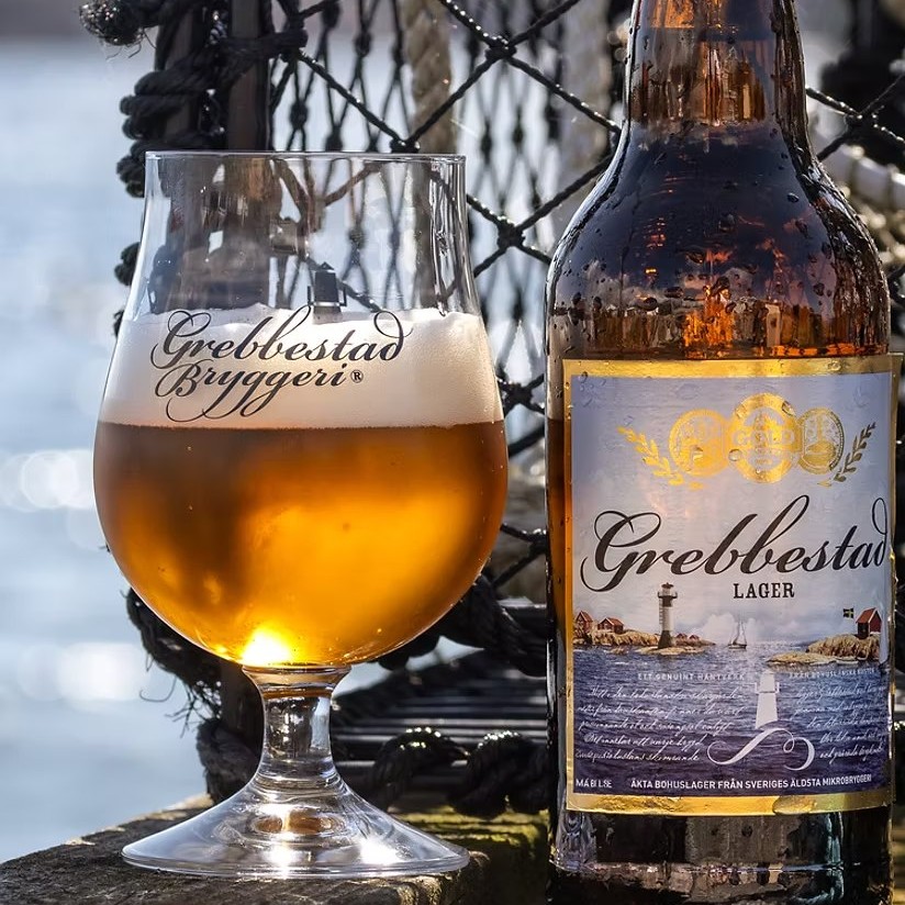 🦌🍻 ÖL & VILT på Munkedals Herrgård 🍻🦌
En kväll där vilda smaker möter hantverksöl från Grebbestads Bryggeri.
✨ Start kl. 18.00 med ölprovning ledd av bryggmästaren — 4 utvalda öl + en överraskning.
🍽️ Middag kl. 19.30: vildsvinsburgare med ugnsrostad potatis & unika tillbehör.
💸 395 kr/person
👉 Begränsat antal platser — boka idag!
Välkommen!