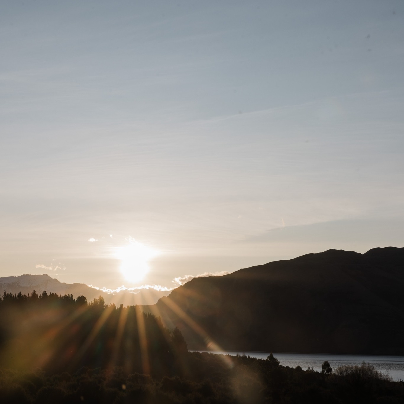 Sunset vibes, fresh memories, and the kind of view you want to bottle up.
📸 @thegoodweddingcompany