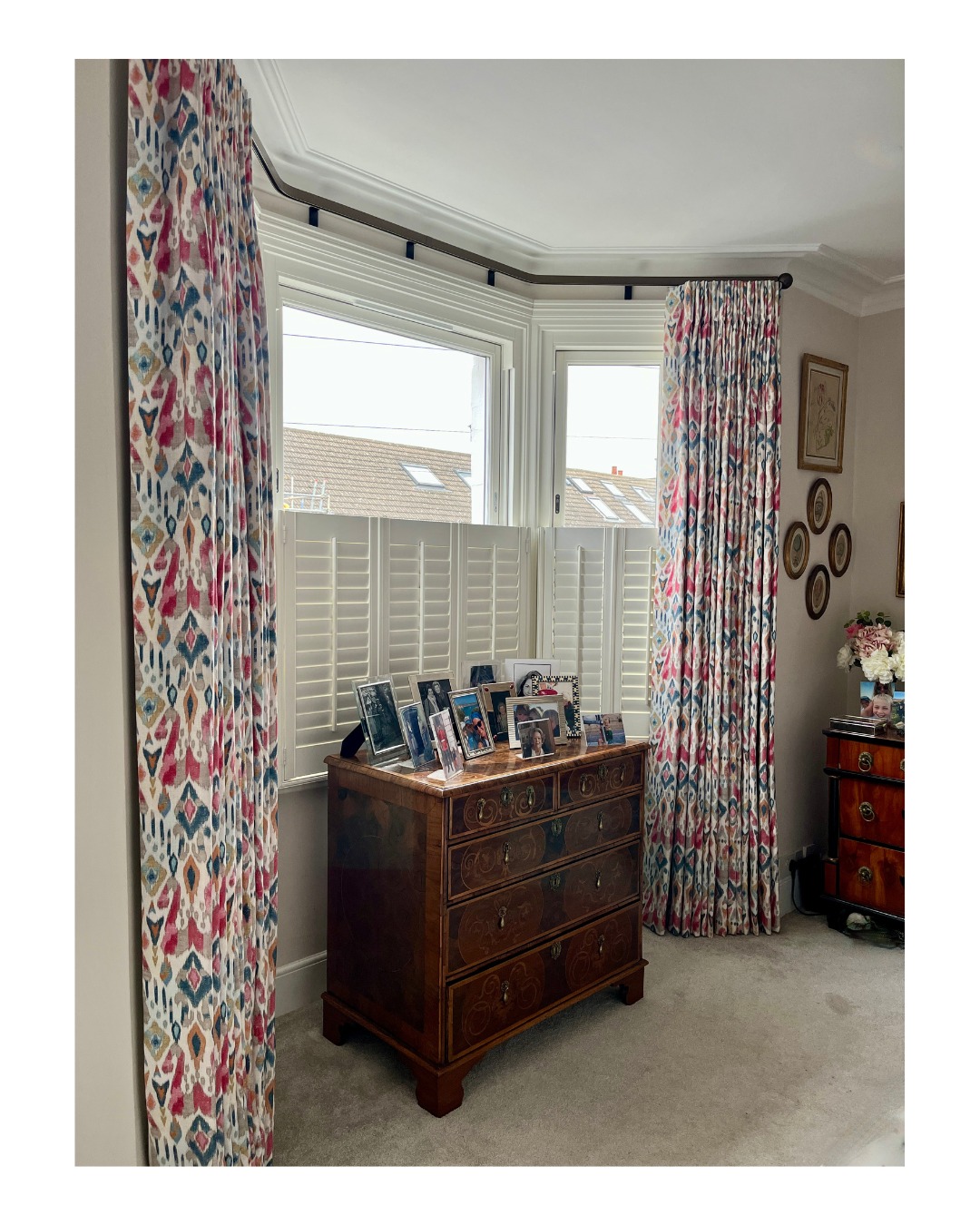 I've just realised I forgot to post these gorgeous curtains made earlier in the year! Using a timeless fabric from @janechurchillfabrics this is another fabric with a wonderful use of colour, which is why it's not the first time I've used it as it really resonates with clients...and quite rightly so!
With a double pinch pleat heading they are hung from a clever track that looks like a pole from @Cam@cameron_fuller_limited
Are you thinking of having a new set of curtains in time for Christmas? If so, please get in touch, as we would really need to get started now. ☺️
#northcoteroad #fulham #window treatments #tootingnewsie #interiorinspo #romanblindmaker #ikatfabrics #balhamnewsie #softfurnishing #southlondon #TootingBec #softfurnishings #custommade #tooting #balhammums #southwestlondonmums #tootingmums #balhamlife #madetomeasure #windowtreatments #curtains #curtainmaker #earlsfield #handmade #maker #balham #wandsworth #localmakers #bespoke #curtainmakers