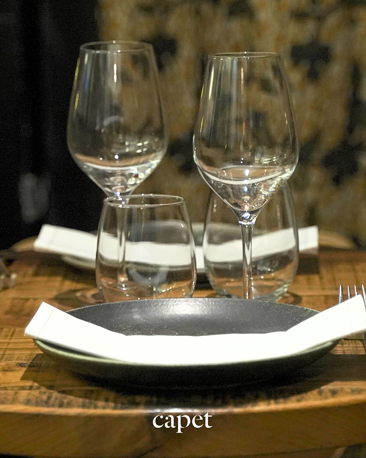 Cada mesa refleja la calma que caracteriza el lugar.
Una atmósfera creada desde la quietud y la precisión.
🔗 Reserva fácilmente desde el enlace en nuestra bio
📍 Carrer del Cometa, 5, Ciutat Vella, 08002 Barcelona
📞 937 20 44 21
#capetrestaurante #barcelonarestaurants #cocinahonesta #temporadaencapet #restaurantesbarcelona #guíamichelin #cocinadeautor #cocinatecnica #productolocal #barriogotic