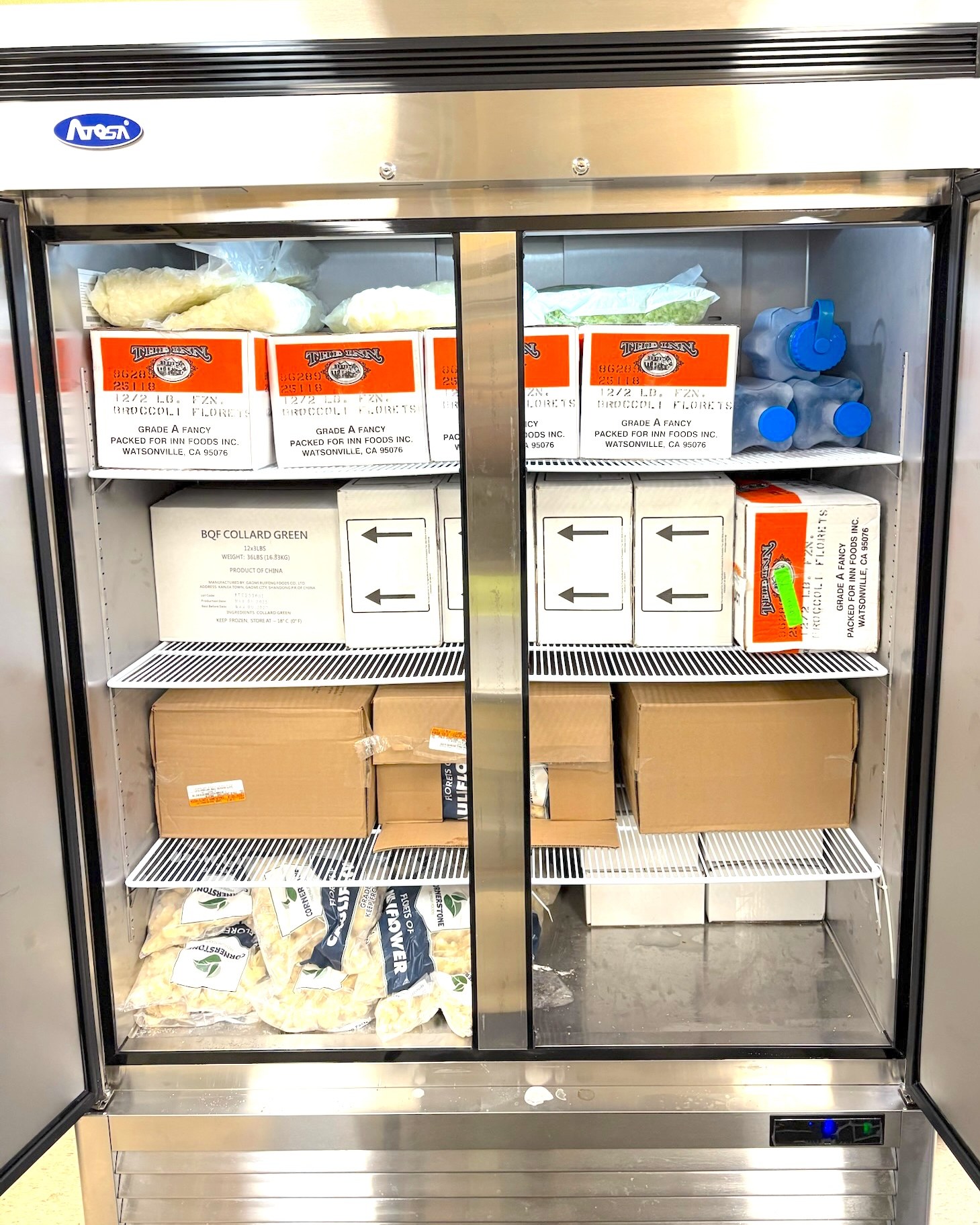 We love the site of a stocked fridge 😍 Now the big question is, what will Chef Breaux cook up next?!
Join the movement! We’re always seeking new food partners to help us expand our impact. Contact us today to get involved!
#RescueFoodKitchen #ThreeOClockProject #CommunityMeals #FeedBatonRouge