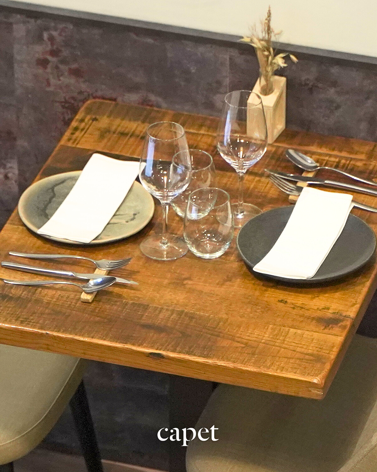 La mesa refleja orden y naturalidad en cada elemento.
Un espacio dispuesto con calma y precisión.
🔗 Reserva fácilmente desde el enlace en nuestra bio
📍 Carrer del Cometa, 5, Ciutat Vella, 08002 Barcelona
📞 937 20 44 21
#capetrestaurante #barcelonarestaurants #cocinahonesta #temporadaencapet #restaurantesbarcelona #guíamichelin #cocinadeautor #cocinatecnica #productolocal #barriogotic