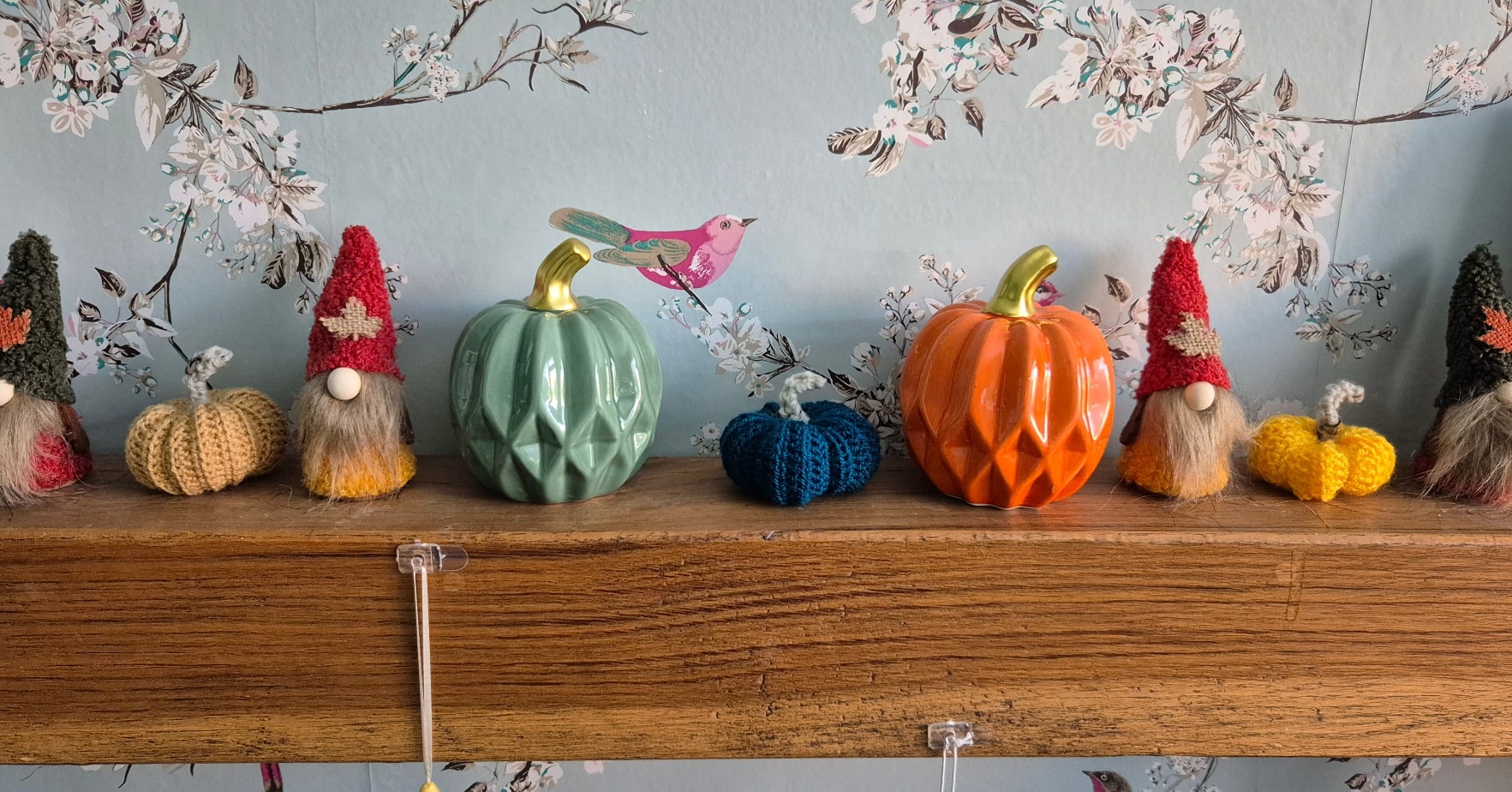 Not really business related, but thought I'd show my little autumn display! π
The small pumpkins are crocheted by me! So cute π