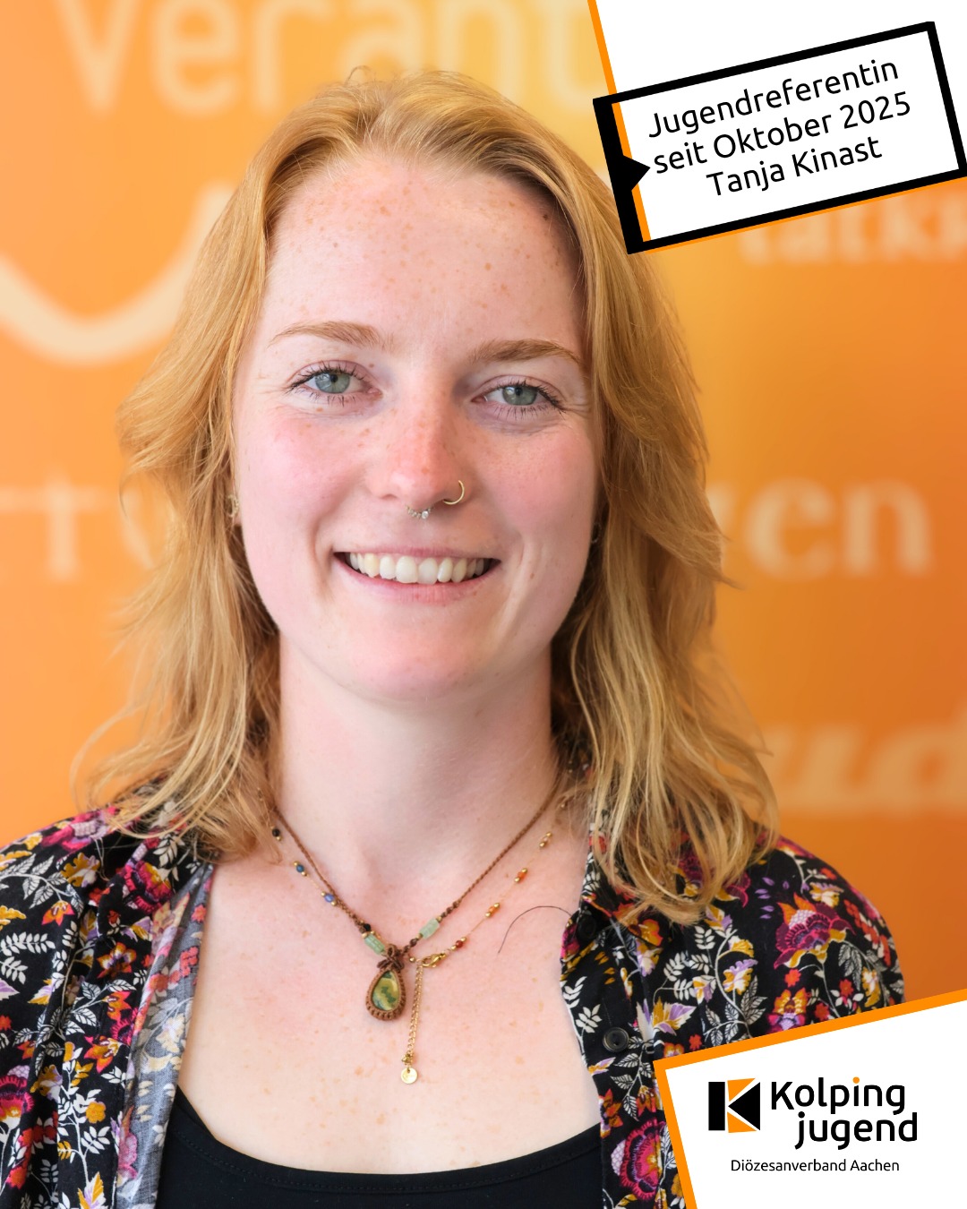 Hallo, ich bin Tanja Kinast!👋
Ich bin 29 Jahre alt und seit Anfang Oktober als neue Jugendreferentin im Jugendbüro Mönchengladbach tätig. Es ist mir eine Freude Teil des Teams der Kolpingjugend Aachen zu sein und bin gespannt darauf, diesen vielfältigen Arbeitsbereich und die neuen Aufgaben kennenzulernen.
Ich lebe in Neuss und bin bereits mit 16 Jahren im sozialen Bereich einer offenen Kinder- und Jugendeinrichtung eingestiegen. Ich absolvierte die Ausbildung zur staatlich anerkannten Erzieherin, bildete mich als Fachkraft für Inklusion weiter und schloss ein Studium als B.A. Sozialpädagogik & Management in Köln ab. Als Sozialpädagogin begeistert mich besonders neue Menschen kennenzulernen, spannende und erlebnisreiche Angebote für Kinder und Jugendliche zu gestalten, Teilhabe zu fördern und positive Lebenserfahrungen zu ermöglichen. Dabei ist mir wichtig, Vielfalt gemeinsam zu erleben und ein starkes Miteinander zu fördern.🤝
In meiner Freizeit bin ich sehr sportlich aktiv, z.B. Wandern, Rad fahren, Muay Thai Boxing und Crossfit gehören primär dazu. Mich begeistert neue Rezepte zu kochen, sowie gemütliche Abende mit Freunden und guten Gesprächen zu verbringen. Genauso liebe ich das Reisen in neue Länder und das Erleben verschiedenster Kulturen.
Auf die berufliche Reise bei der Kolpingjugend Aachen freue ich mich sehr, besonders auf viele neue Eindrücke und Erfahrungen. 🚀😊
#kobieac #kolpingwirkt #zusammenlebenstärken #kolpingjugenddeutschland #kolpingjugendaachen #kolpingjugend #kolping