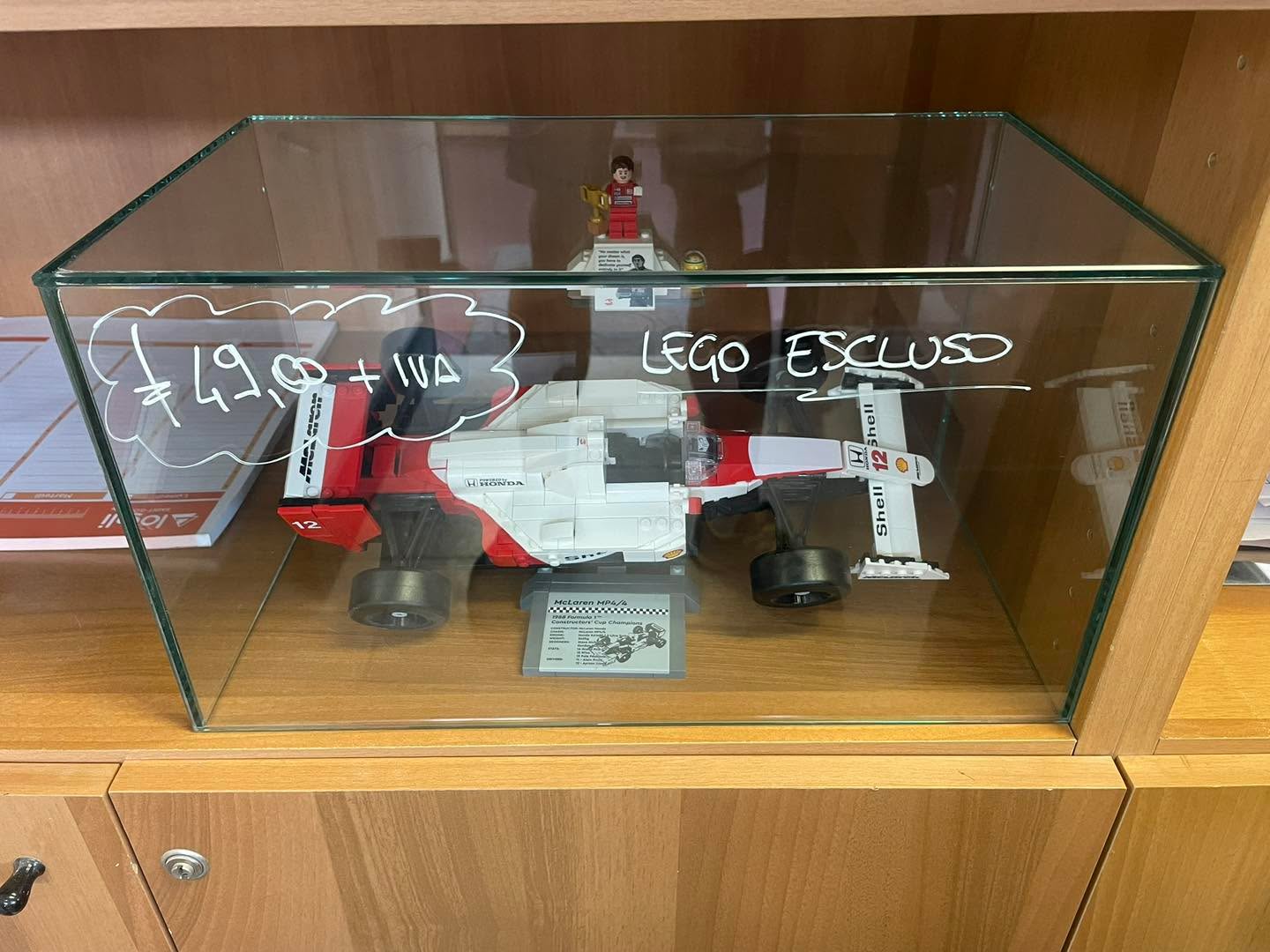 NOVITÁ 🚀💣💣
Da oggi realizziamo teche per Lego, o qualsiasi altra cosa vogliate mettere al sicuro.
In foto abbiamo una splendida teca, incollata UV, in vetro 6mm F.L
Ovviamente le realizziamo noi al 100% e sono personalizzabili nella forma e nelle misure
Contattateci per un preventivo gratuito
Vi aspettiamo 🚀🚀🚀