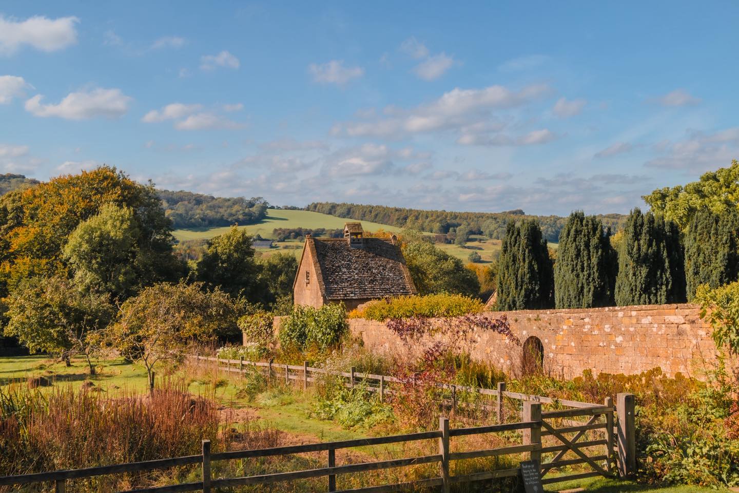 Beautiful autumn afternoon light at Snowshill Manor and Gardens, Gloucestershire.
📍Snowshill, Gloucestershire
#thecotswolds
#cotswolds
#visitgloucestershire
#discovercotswolds
#cotswoldsliving
#cotswoldlife
#cotswolds_culture
#yourcotswolds
#visitcotswolds
#cotswolds365
#cotswoldsstyle
#cotswoldsvillage
#tourism
#travel
#adventure
#wanderlust
#travelgram
#travelphotography
#explore
#instatravel
#countryside
#countrylife
#countryliving
#visitengland
#nationaltrust
#snowshill
#snowshillmanor
#snowshillmanornt
#autumncolour