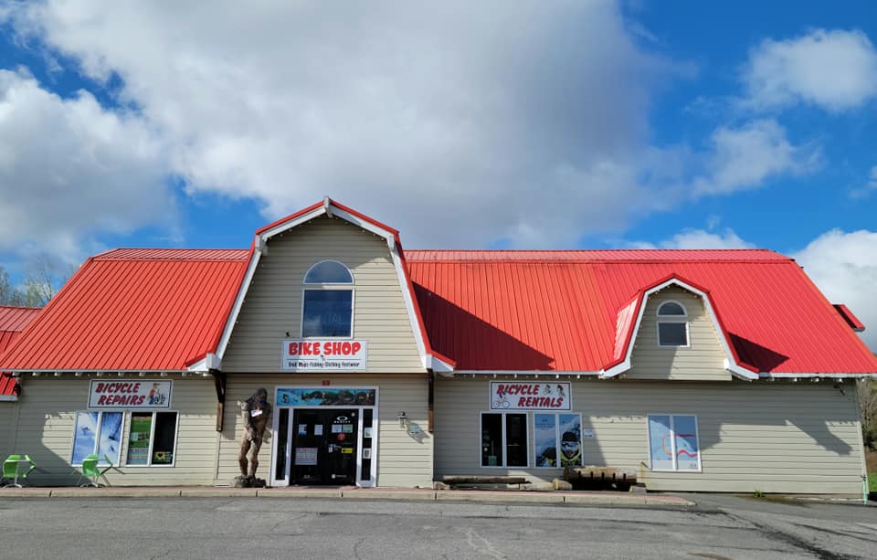 While you’re in town for Autumn Affair, don’t forget to venture beyond Main Street.
Stop by Windham Mountain Outfitters - just a quick stroll away - for fall gear, cozy layers, and everything you need for a weekend outdoors.