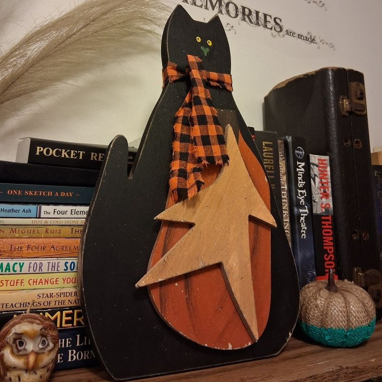 It’s finally beginning to look (and feel!) a lot like Halloween around here.🎃🍂 The temps dropped, the cozy vibes rolled in, and I finally dragged out the bins of decor. Took me until mid-October… but better late than never, right?👻🐈⬛🕯️
#HalloweenVibes #CozySeason #FallFeels #SpookySeason #BetterLateThanNever #BitByBitWithBecca