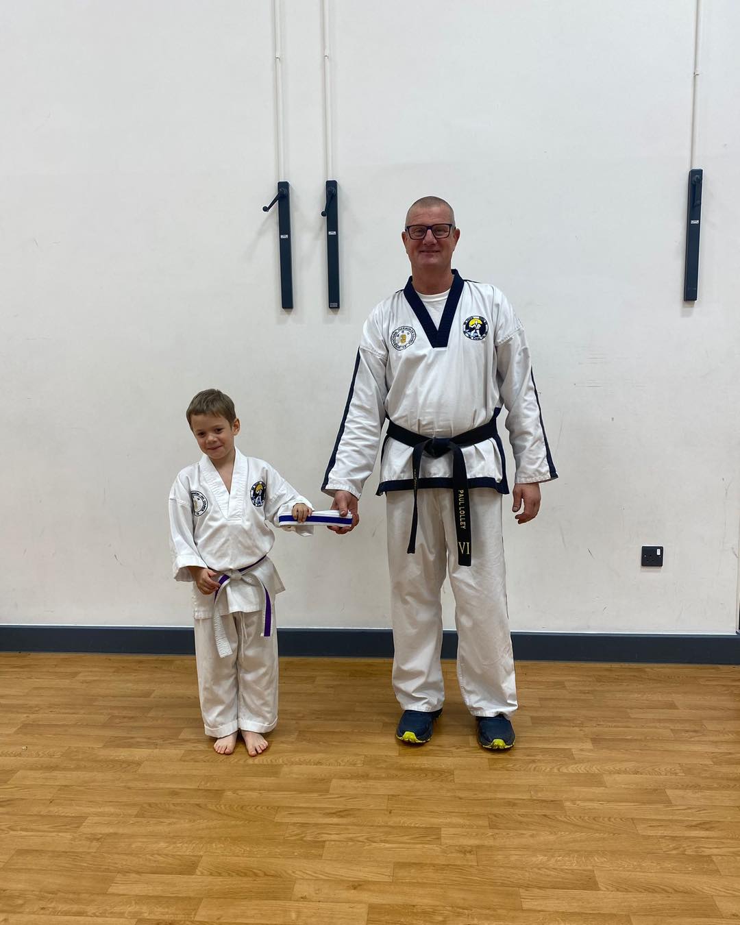 🥋🐻 Kicking Bears Did It Again! 🐻🥋
Yesterday our amazing Kicking Bears took part in their interim grading at Sovereign Taekwondo — and we’re thrilled to say we had 5 successful passes! 🎉👏
Every one of our young students showed fantastic focus, energy, and spirit. You’ve all made your instructors and families so proud! 💪✨
Keep up the great work, Bears — your Taekwondo journey is just getting started! 🥋🔥
#SovereignTKD #KickingBears #TaekwondoKids #MartialArtsJourney #ProudInstructor #DisciplineAndRespect #TeamSpirit