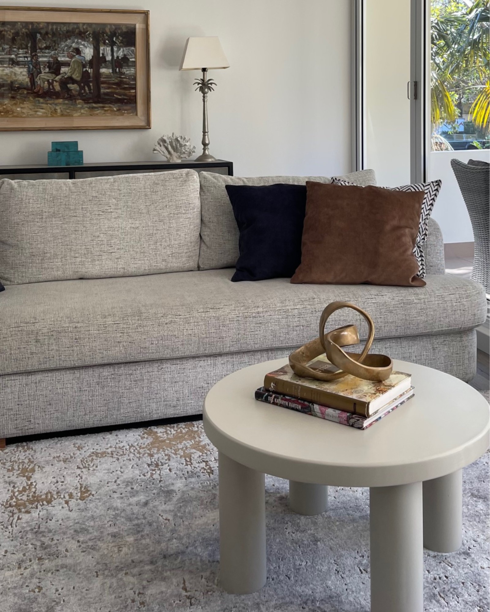 Soft textures, layered tones, and considered detail bring warmth and balance to this Dee Why residence.
A calm and contemporary space designed for the way you live. Refined yet relaxed, coastal yet timeless.
Let’s create your own version of home. Enquire via our website today. 🤎
#HannafordRoss #CoastalLuxury #AustralianDesign #RefinedInteriors #LuxuryLiving #DesignWithHeart