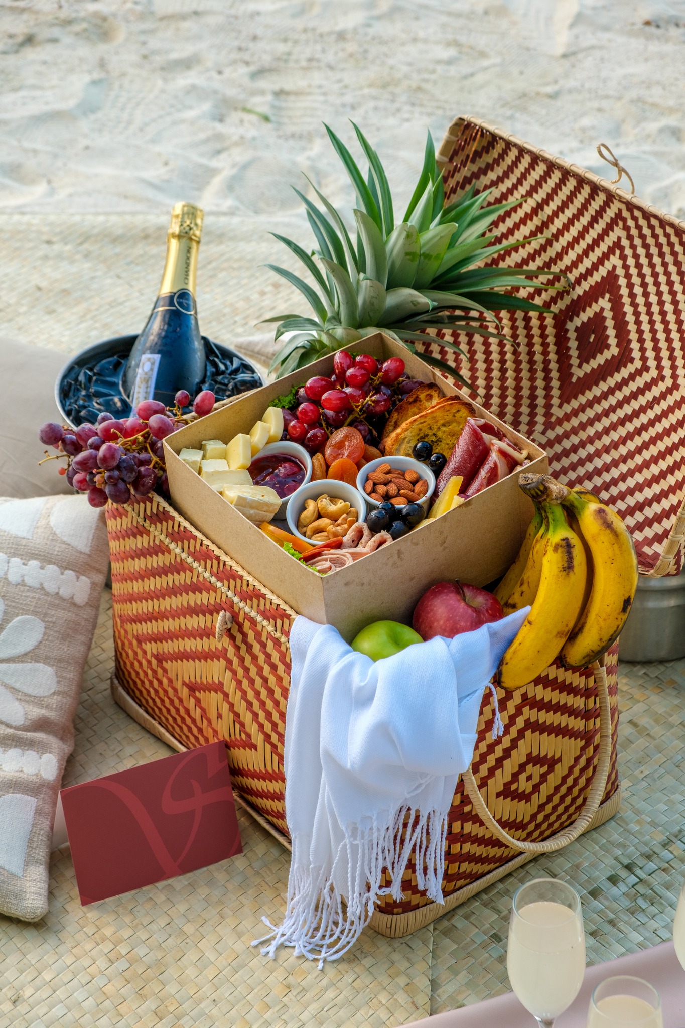 Experience island dining in its most relaxing form — a picturesque beach picnic made just for you. 🧺☀️
sunlighthotelsandresorts.com
#DoseOfSunlight #Palawan #Travel #Philippines
