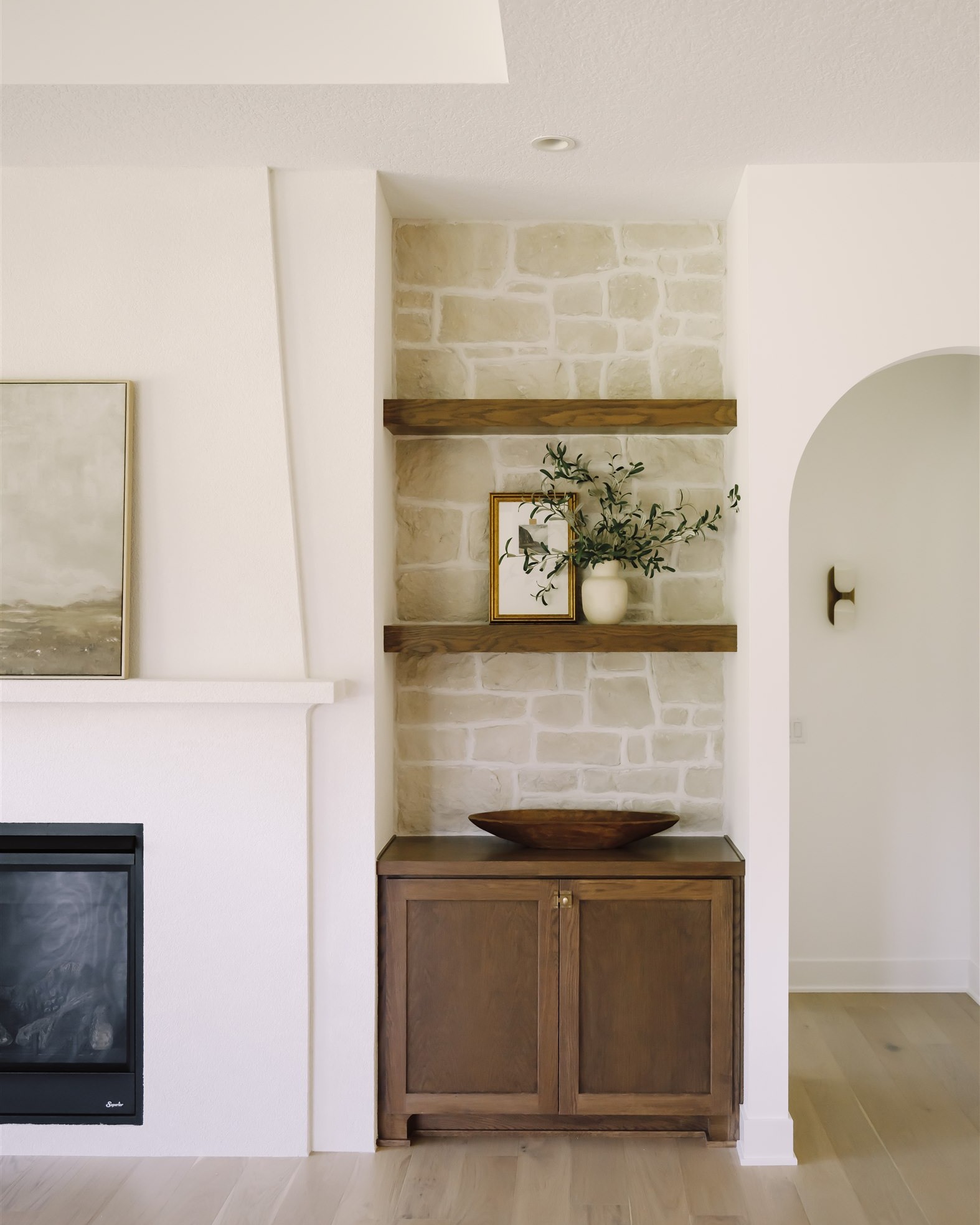 Stone, wood, and soft neutrals... a trio that never misses!
#dynastyhomes #customhomebuilder #iowahomes #desmoines #luxuryhomes #homeinspo #dreamhome