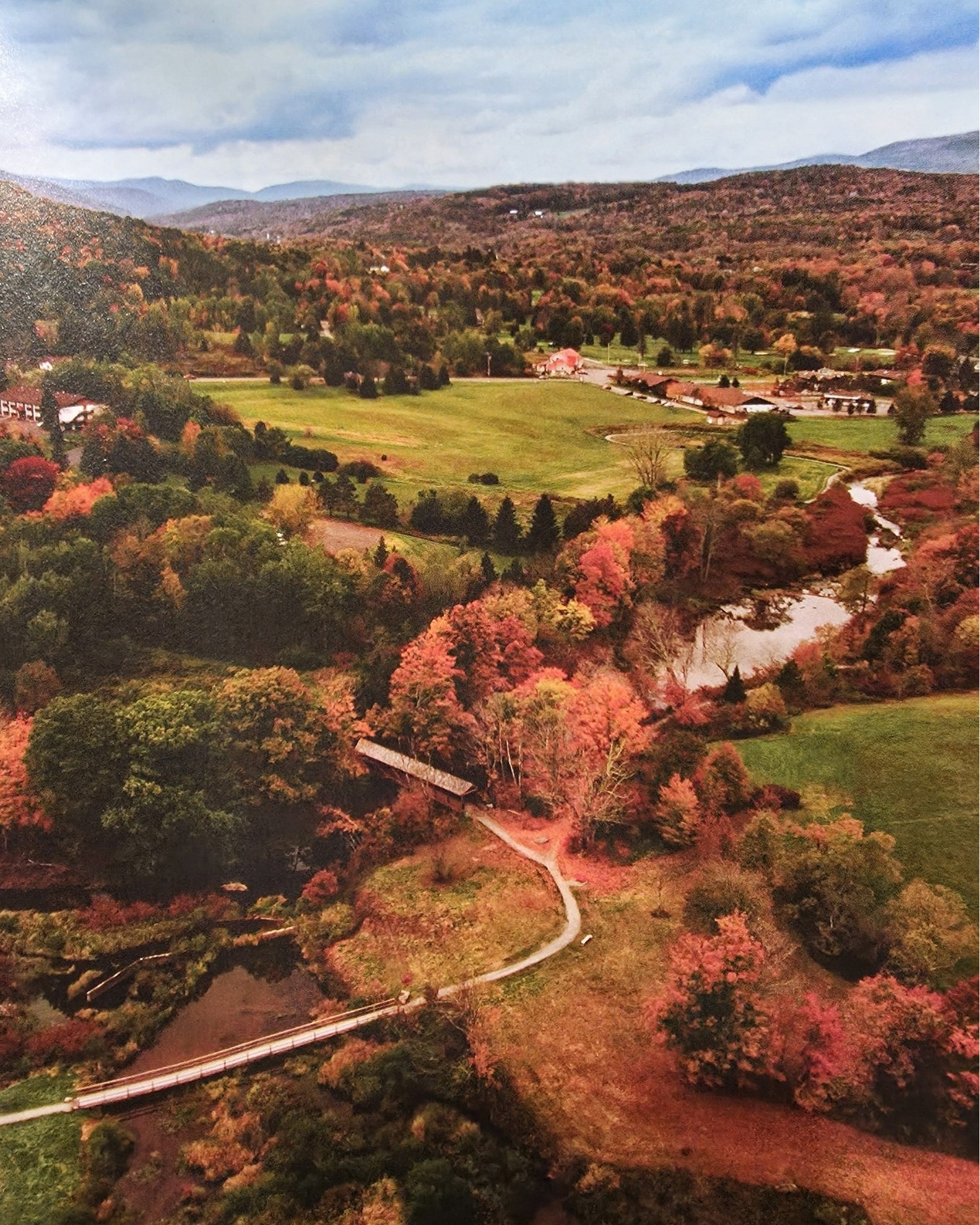 Autumn Affair weekend is the perfect excuse to explore all of Windham.
Once you’ve checked out the Main Street festivities, swing by Windham Mountain Outfitters for gear, gifts, and fall essentials.
📷 @catskilltourism