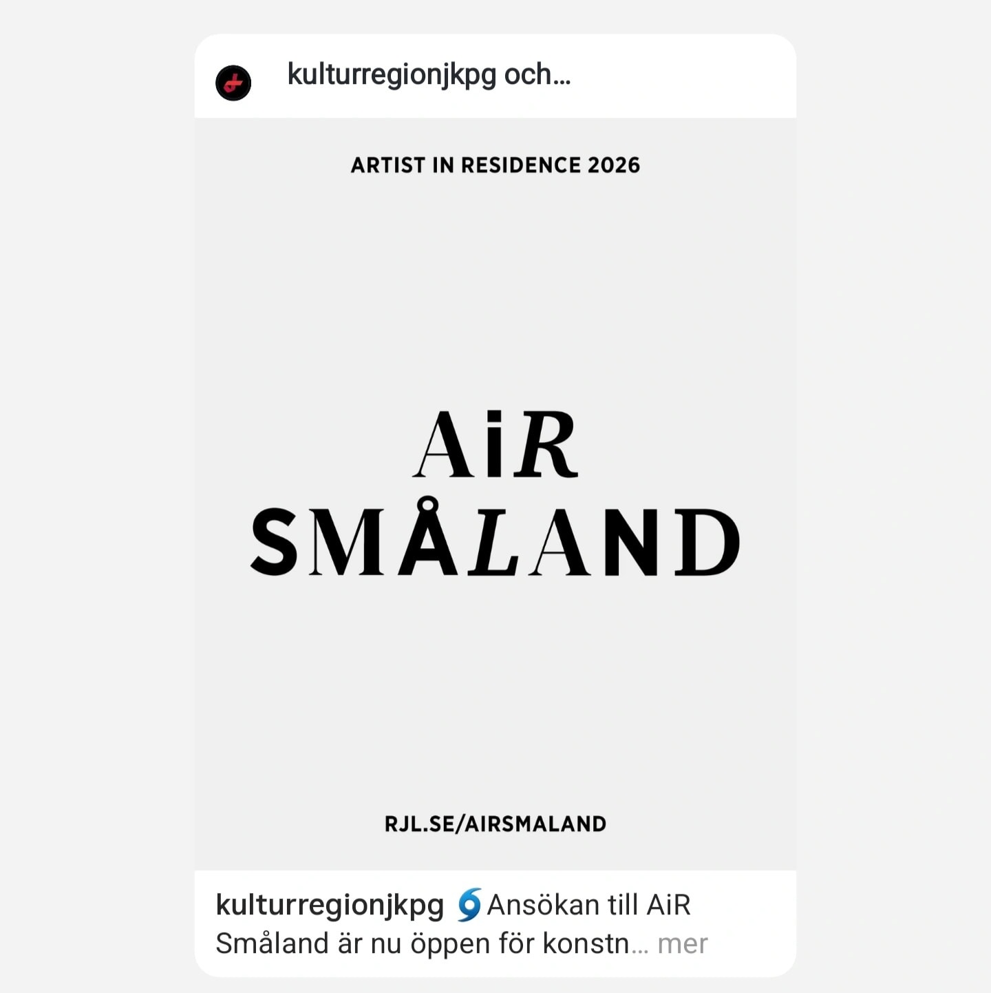Delade inlägg från Kulturutveckling, Region Jönköpings län, @kulturregionjkpg :
----------------------------------
Slide 1:
🌀Ansökan till AiR Småland är nu öppen för konstnärer.🌀
AiR Småland är ett residensprogram för konstnärligt undersökande arbete, som drivs av Region Jönköpings län med stöd av Kulturrådet. AiR Smålands konstresidens genomförs våren 2026 i samarbete med Österängens Konsthall under perioden mars till maj. Vi söker nu både en lokal konstnär med koppling till Jönköpings län och en gästande konstnär från resten av Sverige eller världen. Senast den 26 november vill vi ha din ansökan.
🌀Läs mer på rjl.se/airsmaland🌀
2025 års stipendiater var Reico Motohara och Carl-Oskar Jonsson.
Slide 2:
🌀Ansökan till AiR Småland är nu öppen för filmare/animatörer.🌀
AiR Småland är ett residensprogram för konstnärligt undersökande arbete, som drivs av Region Jönköpings län med stöd av Kulturrådet. AiR Smålands filmresidens genomförs våren 2026 i samarbete med Sörängens folkhögskola under perioden mars till maj. Vi söker nu både en lokal filmare/animatör med koppling till Jönköpings län och en gästande filmare/animatör från resten av Sverige eller världen. Senast den 26 november vill vi ha din ansökan.
🌀Läs mer på rjl.se/airsmaland🌀
2025 års stipendiater var Sander Joon och Minna Floss.