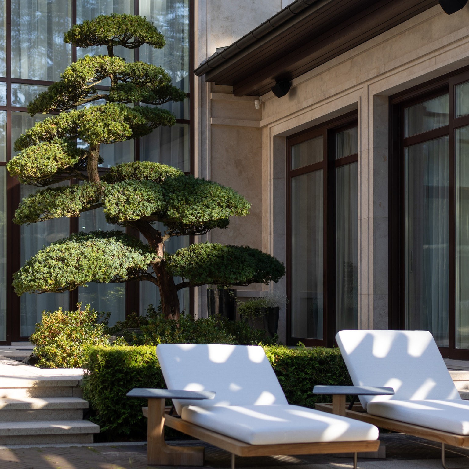 One of the entries for the Latvian Landscape Architecture Award 2025
ROYAL FOREST ESTATE GARDENS.
Situated within a pine forest and marked by a distinctive terrain in part of the site, the property’s bold, decorative architecture and the client’s vision—to conjure a contemporary story of a luxurious villa garden, “Royal Forest Estate Gardens”—form the three defining foundations of this project.
Geometric, daring, and richly ornamental, the garden embodies brightness and opulence. It is saturated with elements, surprises, and shifting moods. Diverse in its functionality yet unified in detail, texture, materials, and color, it represents a refined harmony between grandeur and precision.
Project Authors: Sintija Nagle, Ansis Birznieks, Galantus gardens
Construction period: 2020-2024