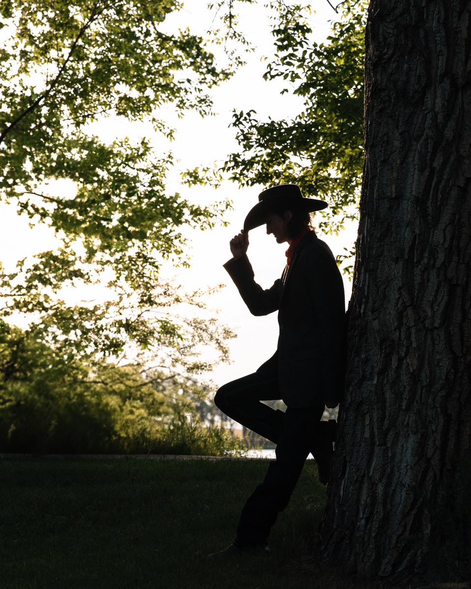 Thanksgiving has me grateful for prairie sunsets, good people, and quiet moments like this 🤎🍁
Wishing you a weekend full of family, harvest meals, and fresh air. If you’re dreaming of fall photos, I’ve got a few spots left—send me a message!
#CanadianThanksgiving #ThanksgivingWeekend #AlbertaPhotographer #LethbridgePhotography #SouthernAlberta #PrairieLife #GratefulHeart #FallVibes #AutumnLight #SilhouettePhotography #CowboyStyle #CountryVibes #FamilyTime #HarvestSeason #SupportLocalAB #MeganKelseyPhotography #YQL #WatertonLakes #NikkaYuko #BookYourSession