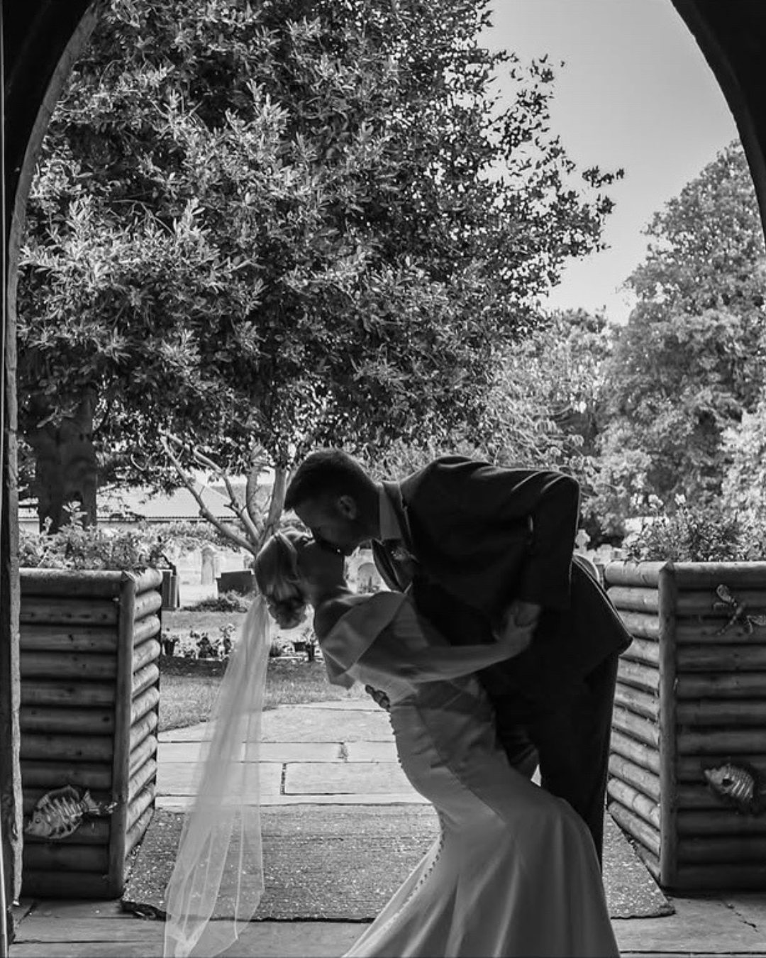 Because a love story this beautiful deserves picture-perfect hair 💕
I am obsessed with this photo taken by @mono_andco_events
#lincolnshirebride #countrywedding #beautifulbride #weddingphotography #weddinghairstylist #bridalhairstylist #lincolnshirebridalstylist