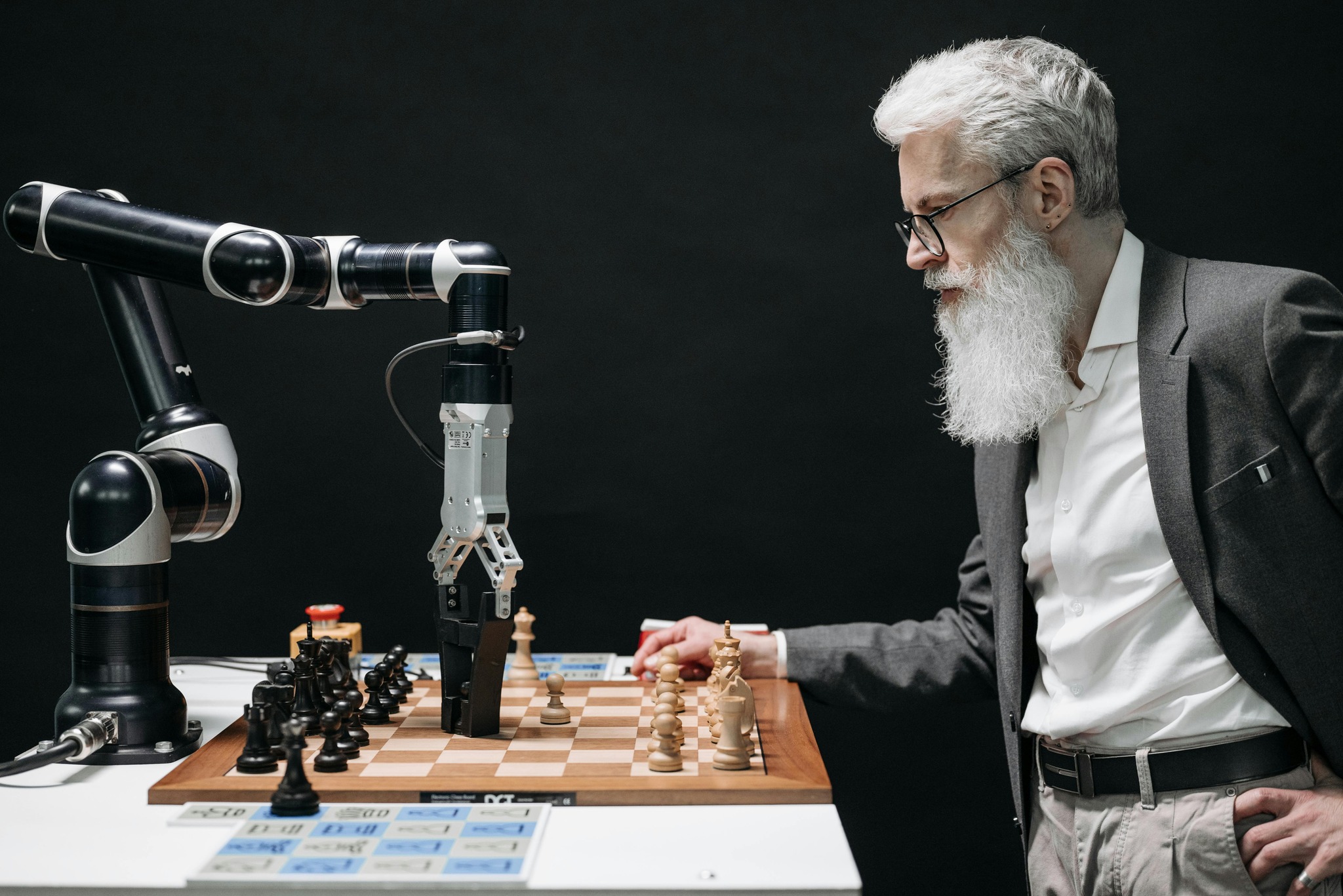 Como saber se um vídeo foi criado por Inteligência Artificial? 🎥✨ No nosso post recente, discutimos os sinais e riscos envolvidos. Aprenda a distinguir o real do virtual! Acesse: https://wix.to/ZSX31lL #InteligenciaArtificial #VerificacaoDigital