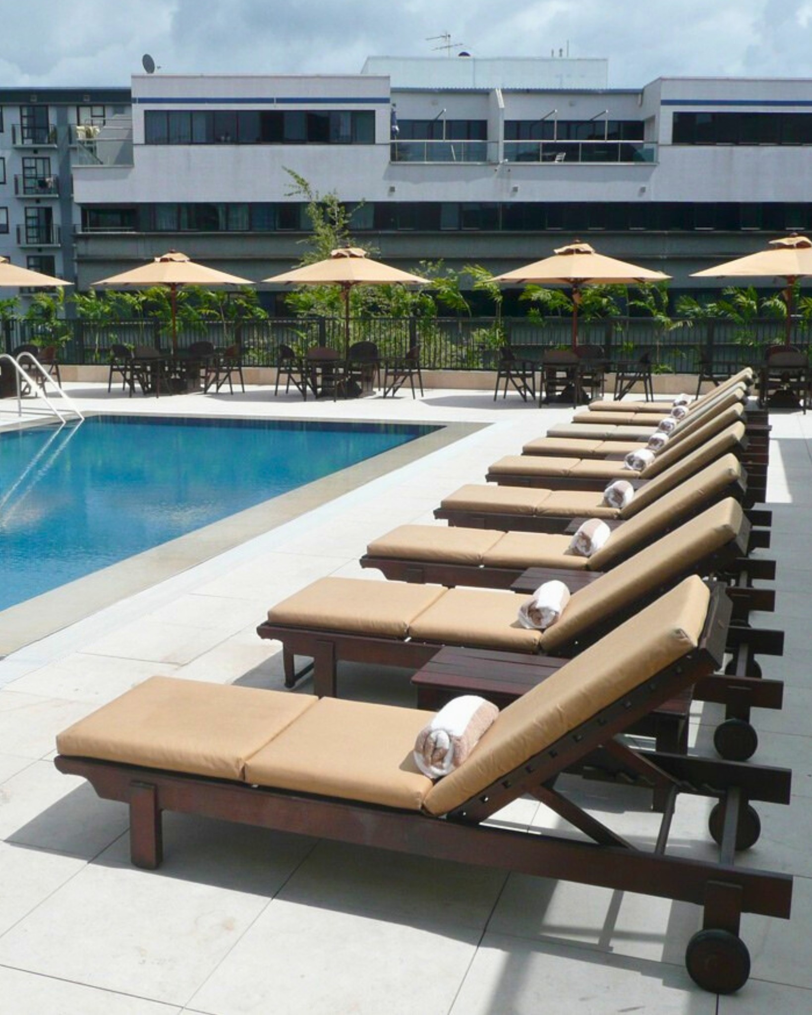 Where form meets function at scale.
In commercial settings, Ethan pieces bring a sense of ease and refinement to the outdoors. Handcrafted with durable materials and detailed finishes, our loungers are designed to perform in high-use environments while enhancing the experience of every guest.
Proudly Designed & Handcrafted in New Zealand Since 1984.
Explore more on our WEBSITE, link in bio!