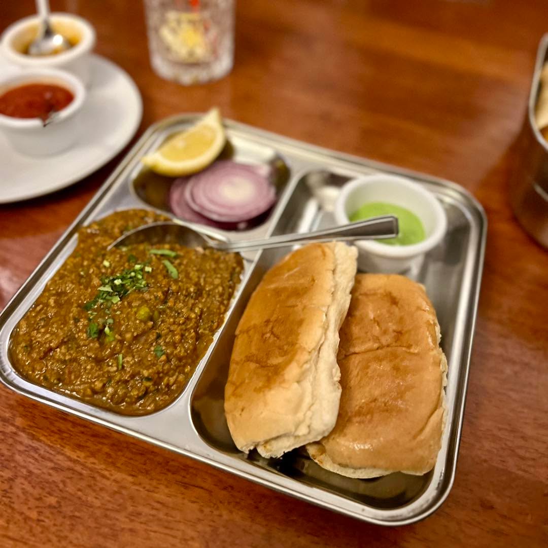Bring the flavours of Mumbai to your weekend! 🇮🇳🔥 Our Keema Pao is packed with spiced minced lamb and served with soft, buttery buns—street food perfection right here at The Parsons Pig. 🍔🌶️ Join us this weekend! #ParsonsPig #MumbaiFlavours #KeemaPao