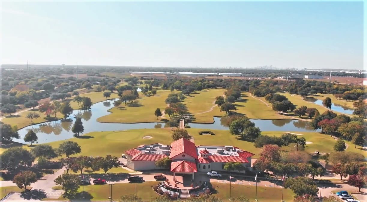 Free Round Friday Trivia is back!
🍔 How many steps does the average golfer take during 18 holes at our course? 🏃♂️
Closest to the correct answer by Wednesday, October 15th, wins a free round of golf! Good luck!