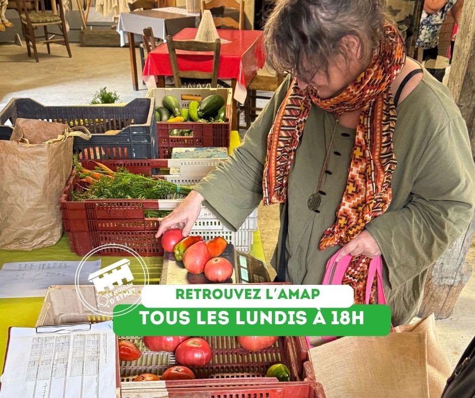 Le lundi c'est la distribution des paniers bio de l'AMAP ! Venez en discuter avec les producteurs et adhérents.
Votre Café Boutique associatif est aussi ouvert de 15h à 18h.