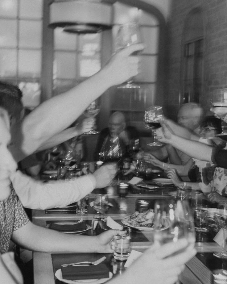 "Az idő, amelyet élvezettel vesztegetünk el, nem elvesztegetett idő." - Bertrand Russel
(Fotó: Pinterest)
#szépilona #szeretnikellazéletet #buda #budapest #gastronomy #bistro #szépilonabisztró