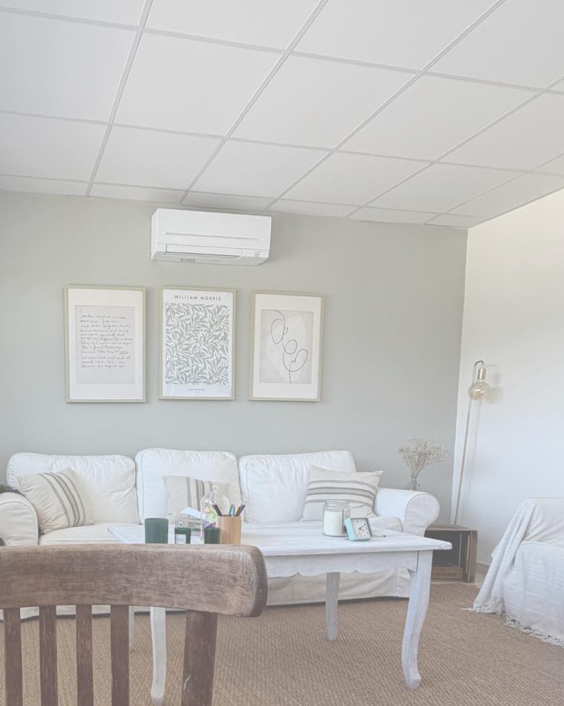 Bienvenue dans mon cabinet à Saint-Cannat 🌸
Un véritable cocon, où chaque séance devient un moment pour soi, dans la confiance et la sérénité.
J’accompagne avec mon écoute bienveillante et mon intuition, autour de trois piliers :
✨ Comprendre • 🌿 Apaiser • 💫 Transformer
Je vous y reçois sur rendez-vous, en toute simplicité, pour un accompagnement personnalisé et tout en douceur.
Je vous y accueille à partir du lundi 3 novembre, du lundi au samedi, sur rendez-vous.
📍Centre médical Za de la pile - 1er étage
📍1000B avenue de l’Europe - Saint-Cannat
💻 Les consultations en visio sont ouvertes dès maintenant, pour celles et ceux qui souhaitent être accompagnés à distance.
En savoir plus : psy-aixenprovence.fr
#psychopraticienne #saintcannat #bienetre #developpementpersonnel #ecoute #bienveillance #emotions #mieuxetre #therapie #confianceensoi #lambesc #eguilles #puyricard