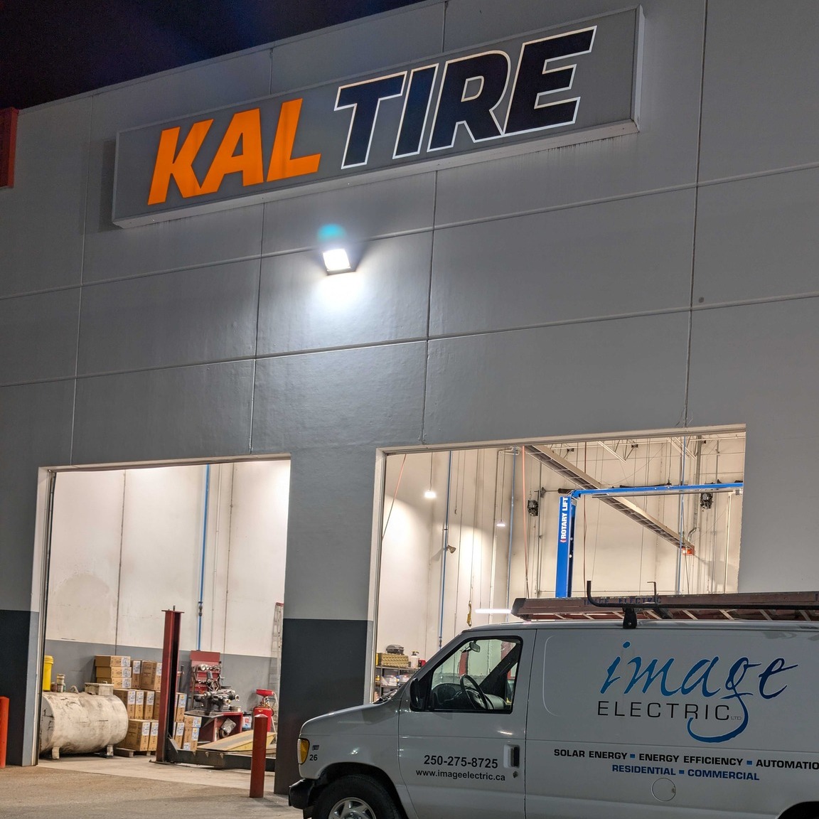 Just wrapped up a big lighting upgrade over at Kal Tire on Anderson Way in Vernon — swapped out all the old fluorescents with new LEDs. What a difference proper lighting can make. The shop’s brighter, cleaner, and it just feels better to be in. Always nice seeing a space completely transformed by good lighting and a solid crew.
Big thanks to BC Hydro Alliance program for helping make this one happen
#imageelectricltd #bchydro #bchydroalliancemember #KalTire #LEDUpgrade