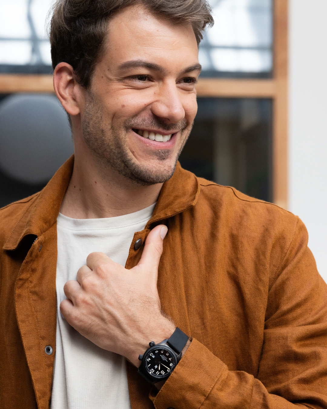 D’allure sobre, la nouvelle LIP Type 14 cache bien son jeu. Son bracelet en cuir nubuck noir épouse le poignet avec douceur, tandis que le calibre...