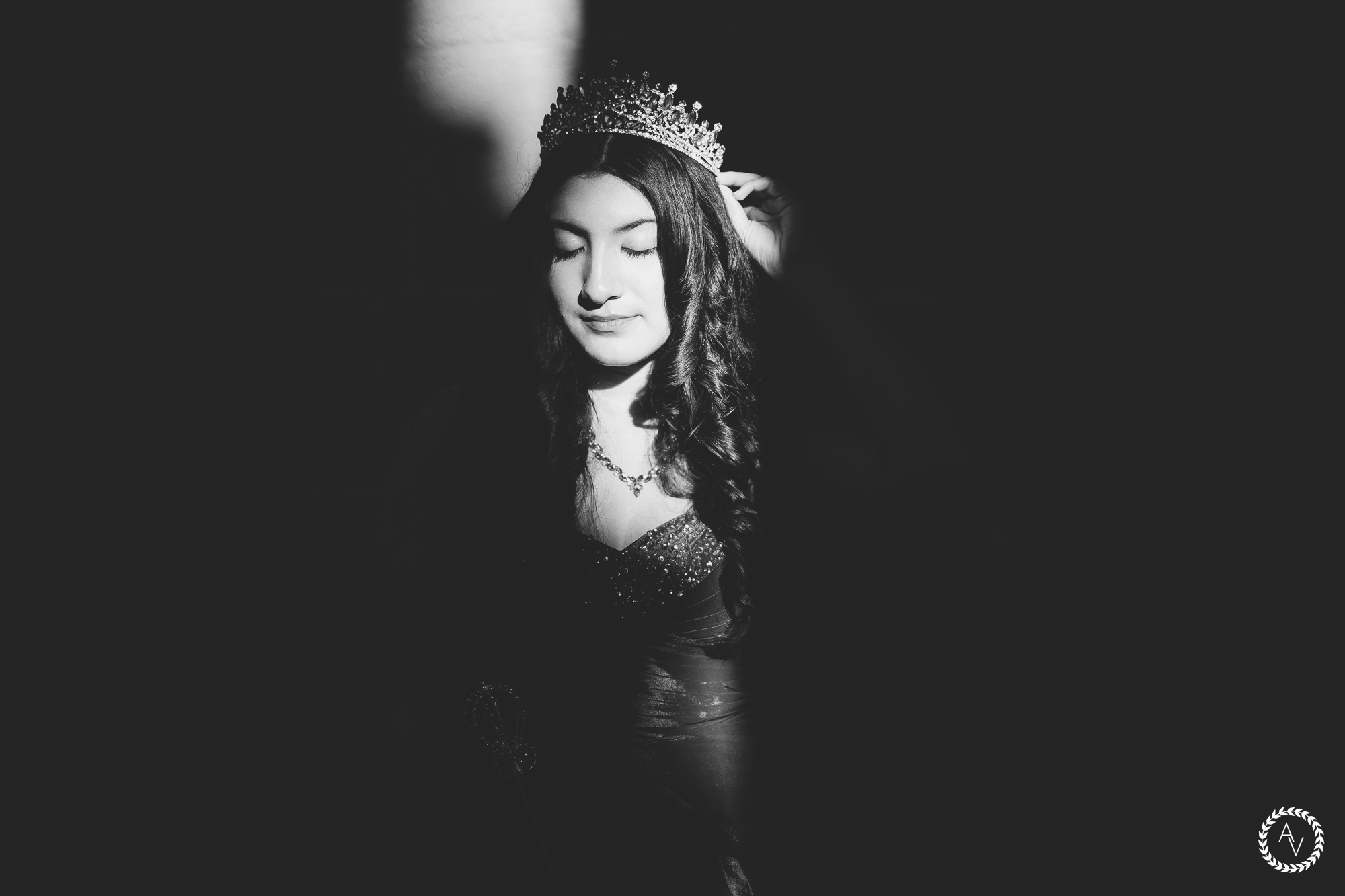 โจ ๐ค๐๐ถ๐ป๐ฐ๐ฒ๐ฎ๐ปฬ๐ฒ๐ฟ๐ฎ ๐ฃ๐ต๐ผ๐๐ผ ๐ฆ๐ต๐ผ๐ผ๐๐ถ๐ป๐ด โ ๐๐ฎ๐๐น๐ฒ๐ฒ๐ป
In the timeless beauty of Tuscany, surrounded by golden hills and ancient stone streets, Jasleen L. Arellano celebrated a milestone of grace and transformation โ her Quinceaรฑera, the cherished celebration of fifteen years.
The serene landscapes of Pienza and San Quirico dโOrcia became the perfect backdrop for this unforgettable photoshoot, blending the elegance of tradition with the magic of Italian charm. Jasleen radiated confidence and youthful sophistication, her presence illuminating every frame with joy and poise.
This session was not just a celebration of age, but of identity, dreams, and the journey into womanhood โ a beautiful fusion of culture, beauty, and emotion, captured under the Tuscan sun.
๐ฒ #AndreaVitiPhotographer
-
๐๐๐.๐ฎ๐ป๐ฑ๐ฟ๐ฒ๐ฎ๐๐ถ๐๐ถ๐ฝ๐ต๐ผ๐๐ผ๐ด๐ฟ๐ฎ๐ฝ๐ต๐ฒ๐ฟ.๐ฐ๐ผ๐บ
-
#Portraits #Tuscany #Pienza #PortraitShooting #Quinceanera #FineArtPhotography #Love #CherishedMoments #love #Tuscany #BlackandWhite #ShootinginTuscany