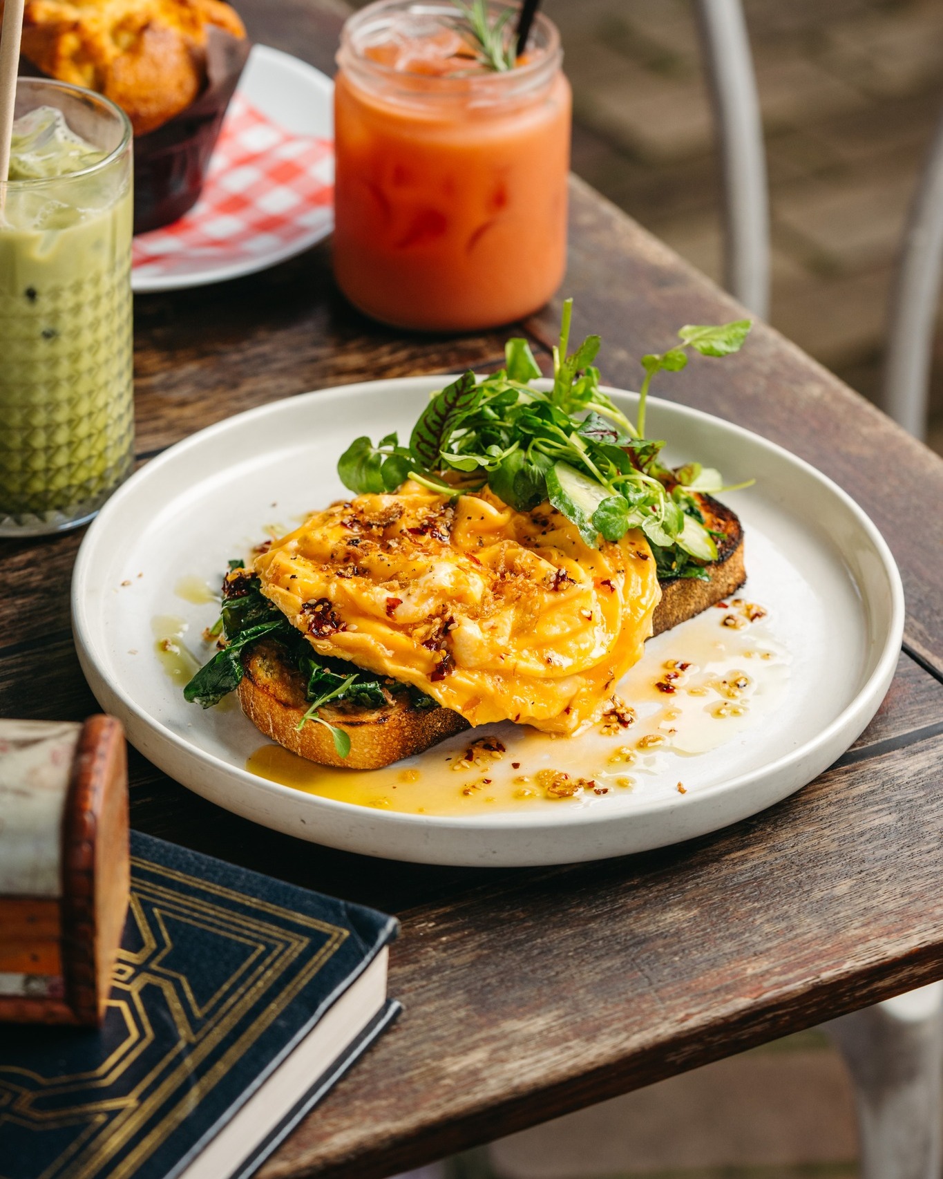 We’ve got a warmer, cloudier day ahead tomorrow. With temps hitting 32°, it’s really the perfect excuse to cool off with a fresh juice and tuck into our chilli eggs, a spring match made in heaven. 🌻
See you tomorrow from 8am-2:30pm for brunch done right. ✨
#SydneyEats #SydneyFoodies #SydneyBrunchCrawler