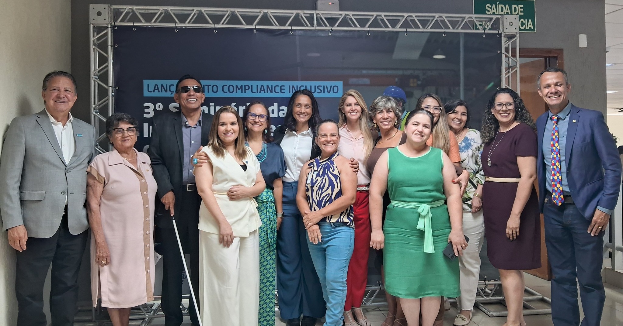 🎖 Reconhecimento que inspira!
O Sindifargo participou do 3º Seminário da Inclusão da Pessoa com Deficiência nas Indústrias, realizado na Fieg, representado pelo presidente executivo Marçal Henrique Soares.
Durante o evento, a Halex Istar , indústria farmacêutica associada ao Sindifargo, conquistou o 🥈 2º lugar entre as empresas mais comprometidas com práticas inclusivas!
O prêmio reconhece o trabalho liderado por Diego Percival, Gerente de RH/SSMA, que tem promovido ações contínuas em prol da diversidade e da inclusão no ambiente de trabalho.
👏 Parabéns à Halex Istar por ser exemplo de compromisso com a valorização das pessoas!
Veja a matéria completa em nosso site:
https://www.sindifargo.com.br (link na bio)
#Inclusão #IndústriaFarmacêutica #Sindifargo #HalexIstar #Diversidade #Fieg