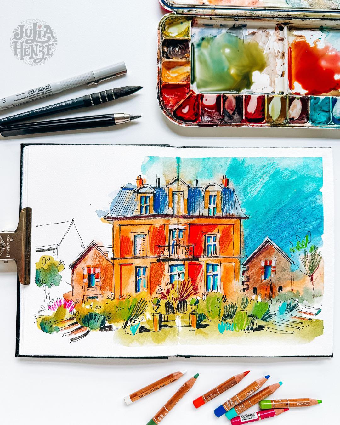 🎉 My friends, I have some exciting news!
Guess what? I’ll be teaching again at The Online Sketching Retreat, and my session will be completely free to join!
It’s called “Loose but Intentional: Overcoming the fear of getting It wrong”, and if that title already sounds familiar… yes, we’re going to face that little inner critic together 😄
In this workshop, we’ll dive into a playful mixed media technique, combining watercolor, fineliner, and colored pencils to create a vibrant urban sketch full of energy and color.
Think less perfection, more expression!🎨
“But Julia, what if I make a mistake?”
Oh, sweethearts, that’s exactly the point! We’ll learn how to turn those so-called mistakes into expressive moments that make your sketch unique.
The Sketching Retreat runs for 6 days and includes over 50 workshops from artists all over the world. Whether you’re a total beginner or an experienced sketcher, you’ll discover so many ways to grow, experiment, and have fun.
I’m thrilled to be part of this creative line-up with @david_drazil and many other amazing artists.
❗️And here’s the best part, you can join for free, or upgrade to a VIP Pass for just $37 (+tax) to get lifetime access to all sessions (including mine!)
It’s an incredible deal if you want to keep learning at your own pace.
🔗 Tap the link in my bio to sign up!
Can’t wait to sketch with you, let’s make something beautiful together ♥️
#SketchingRetreat2025 #UrbanSketching #ExpressiveArt #MixedMediaArt #WatercolorSketching #FinelinerArt #ColoredPencils #ArtWorkshop #SketchingCommunity #VirtualArtRetreat #ArtInspiration #ArchitecturalSketch #WatercolorArchitecture #ArtisticJourney #CreativeFlow #LooseSketching #BraveBrushes